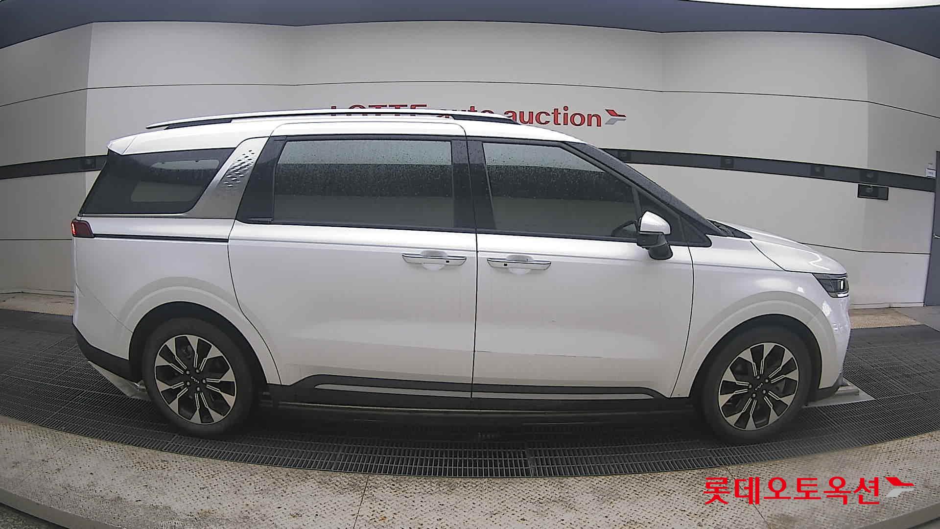 2022 - kia carnival