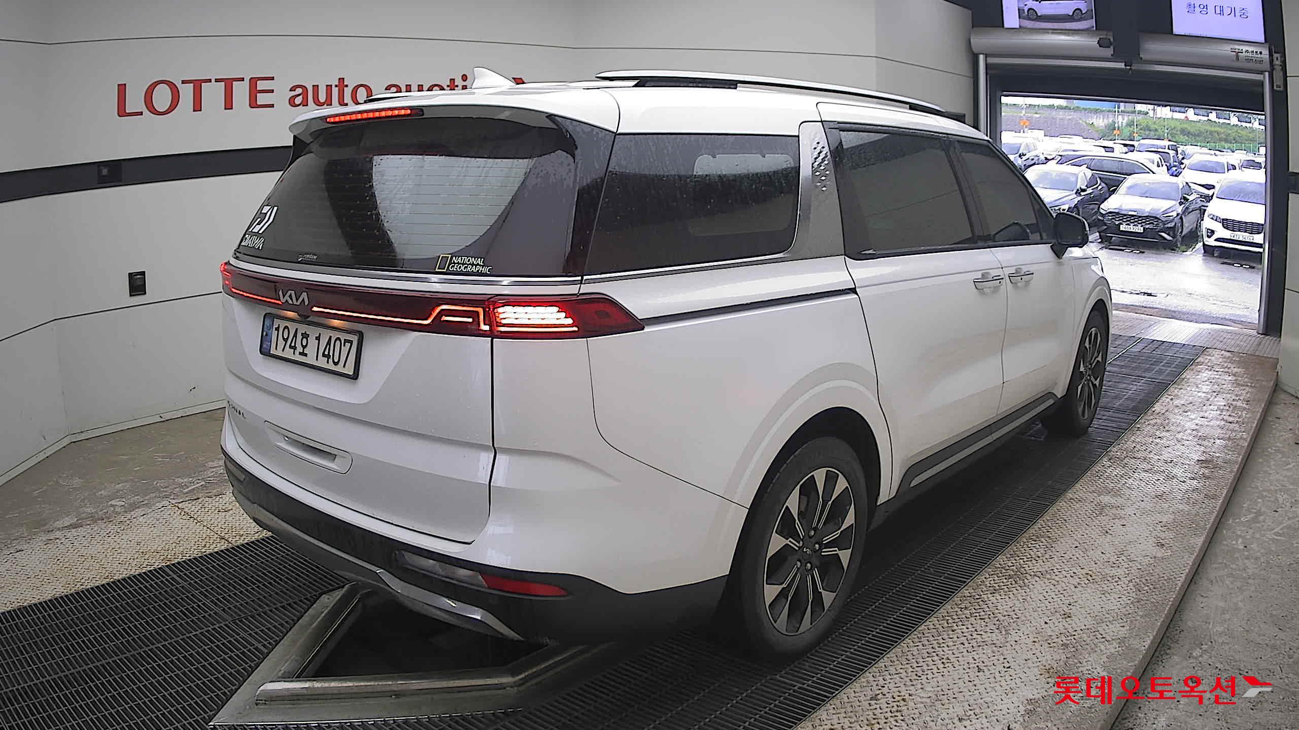 2022 - kia carnival