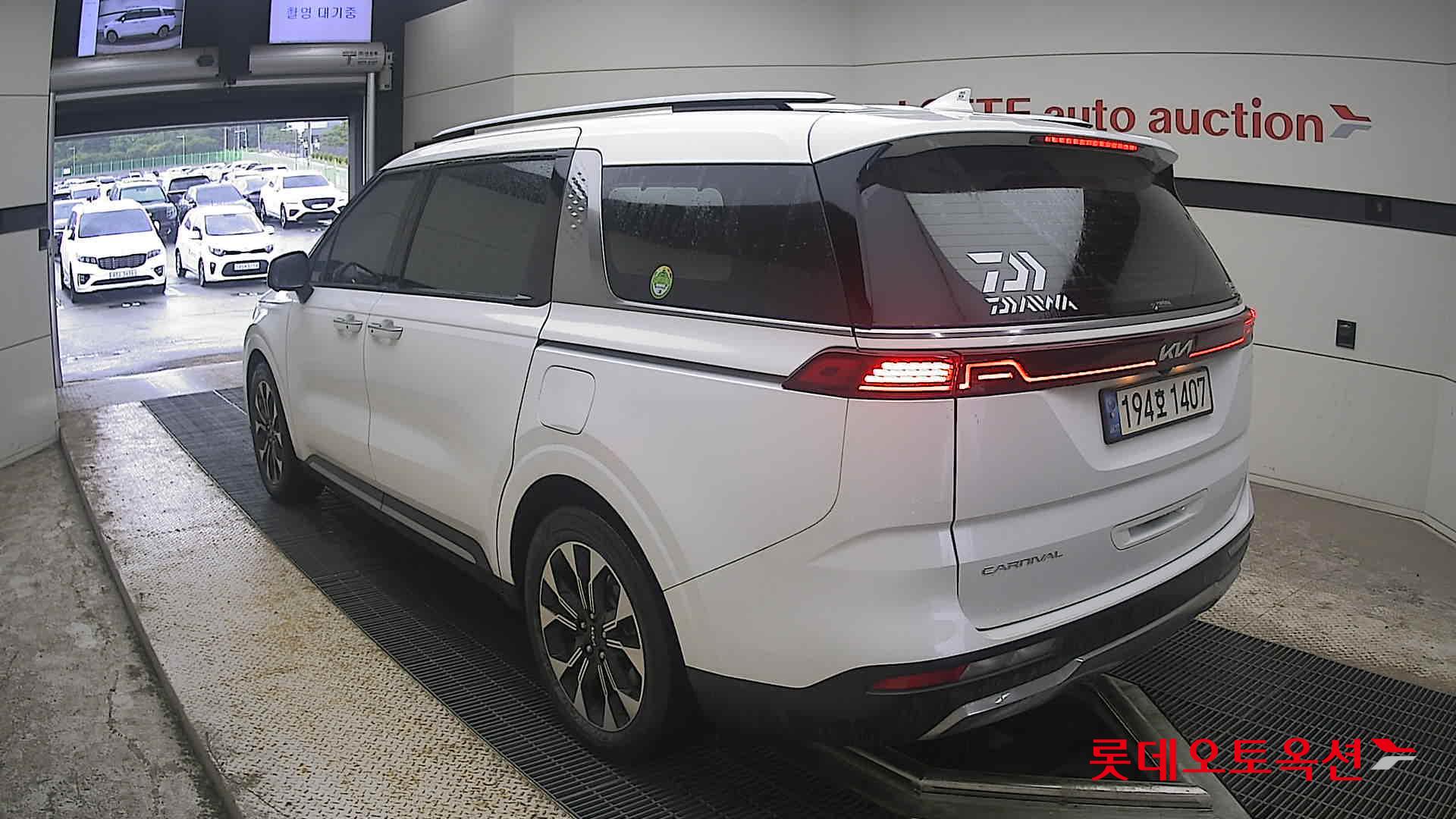 2022 - kia carnival
