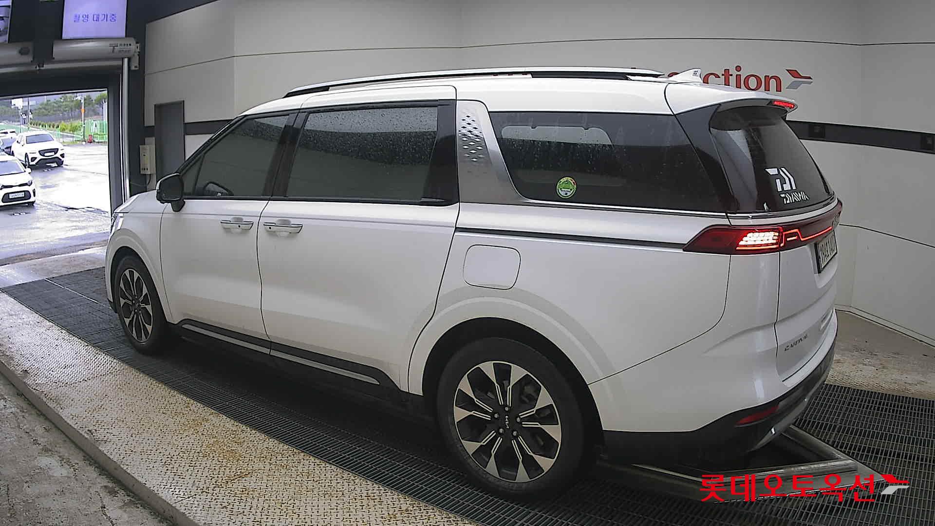 2022 - kia carnival