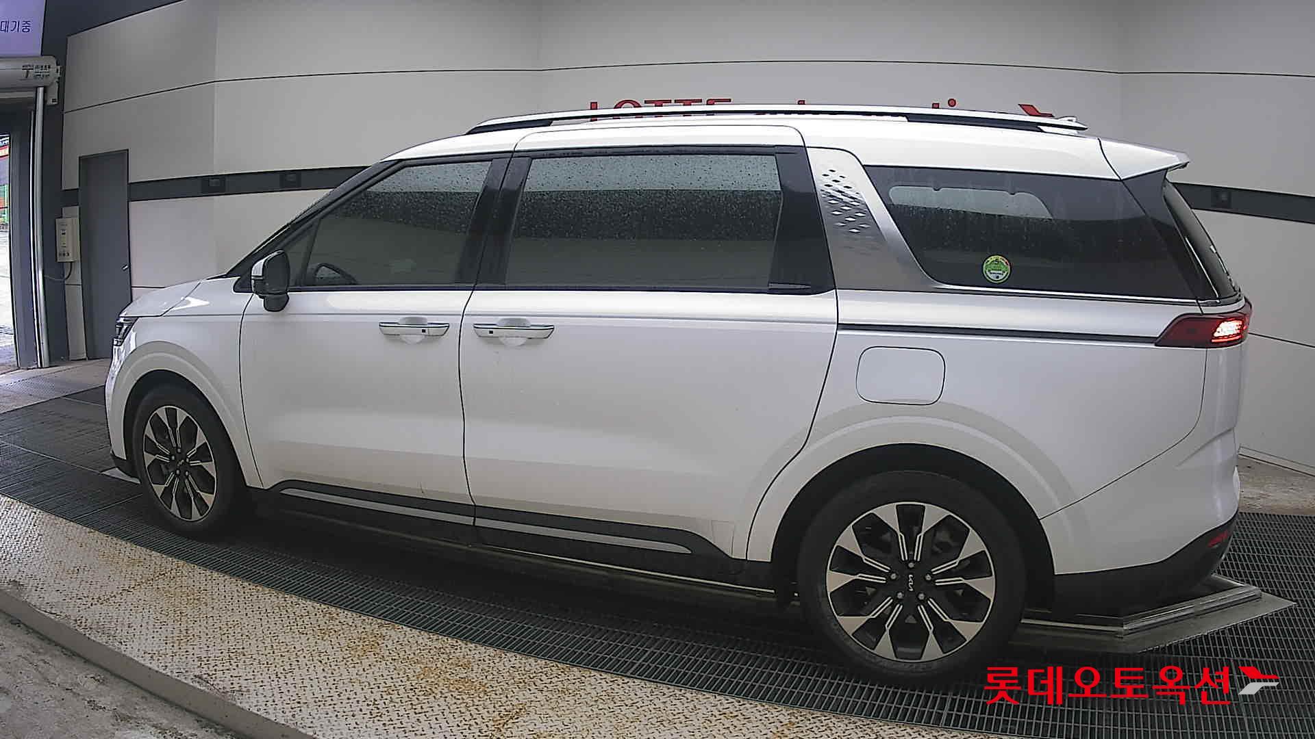2022 - kia carnival