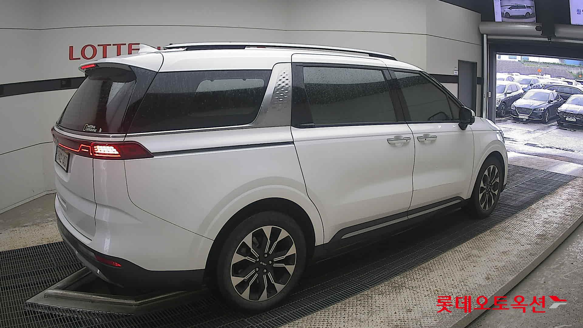 2022 - kia carnival