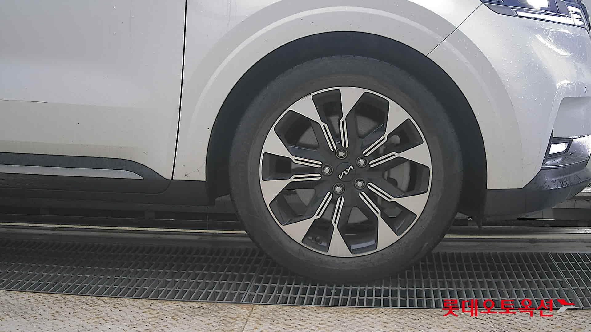 2022 - kia carnival