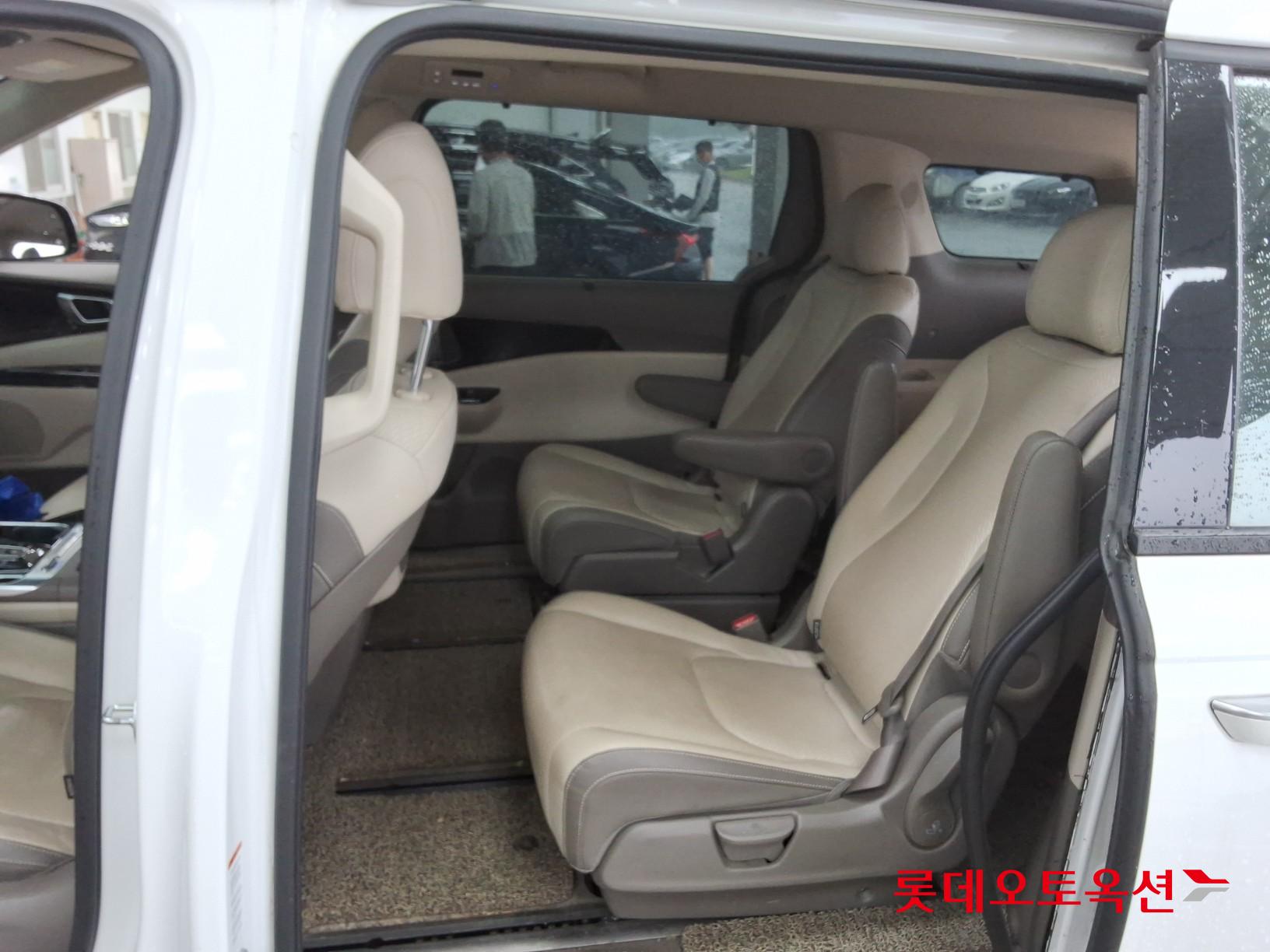 2022 - kia carnival