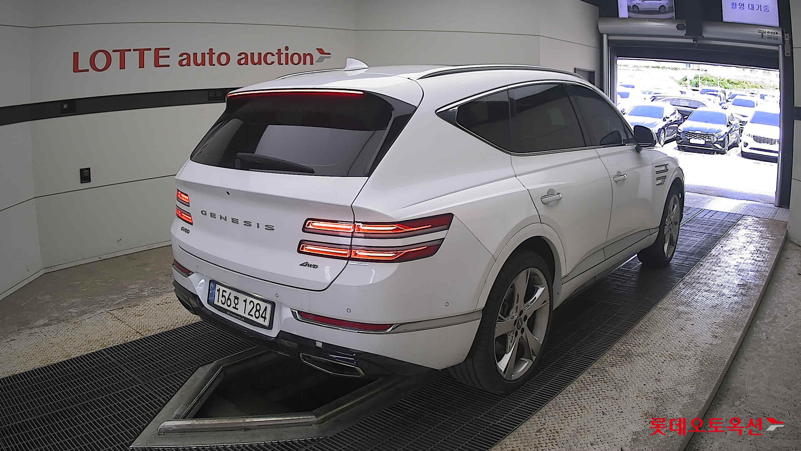 2021 - genesis gv80