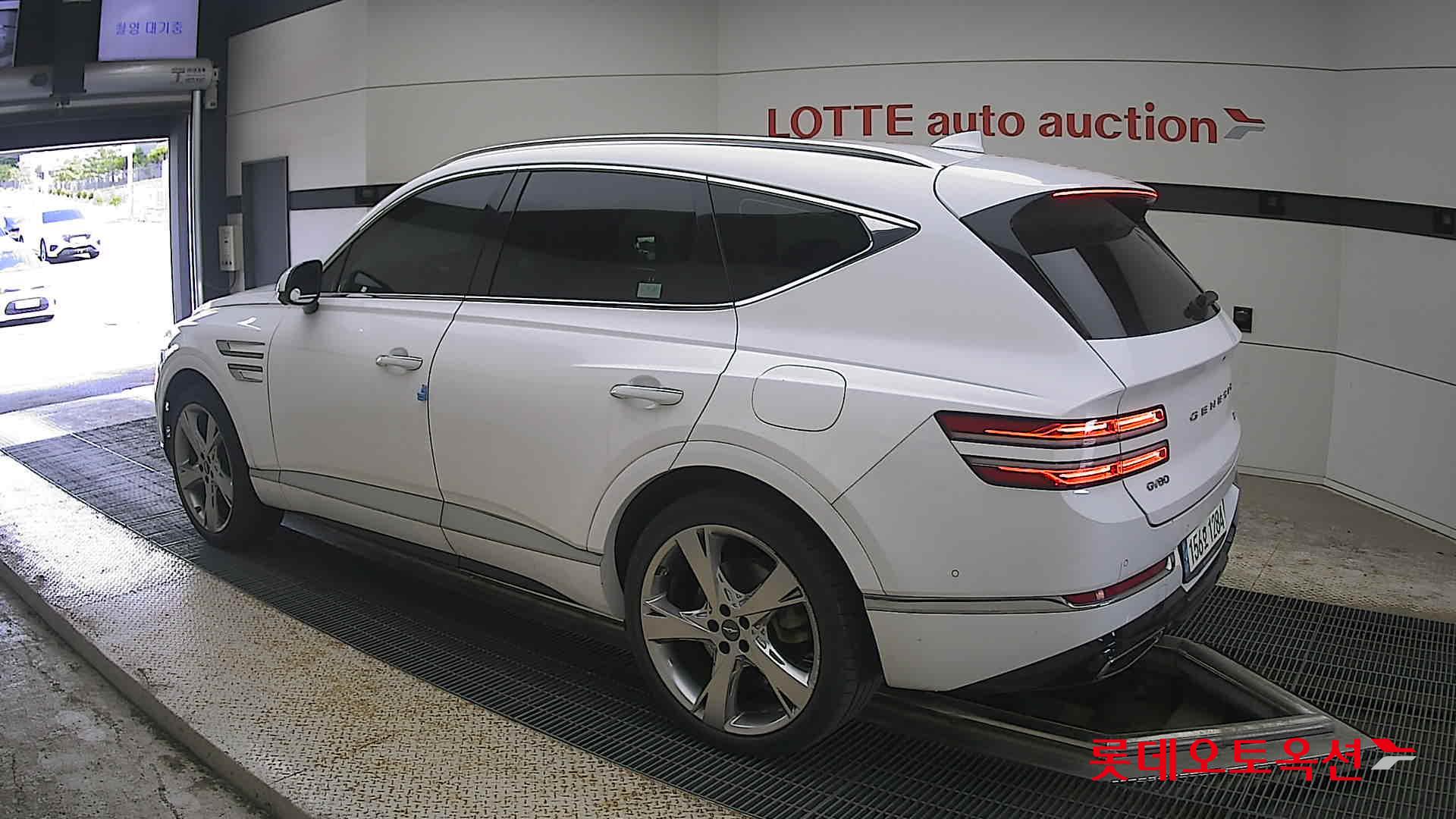 2021 - genesis gv80