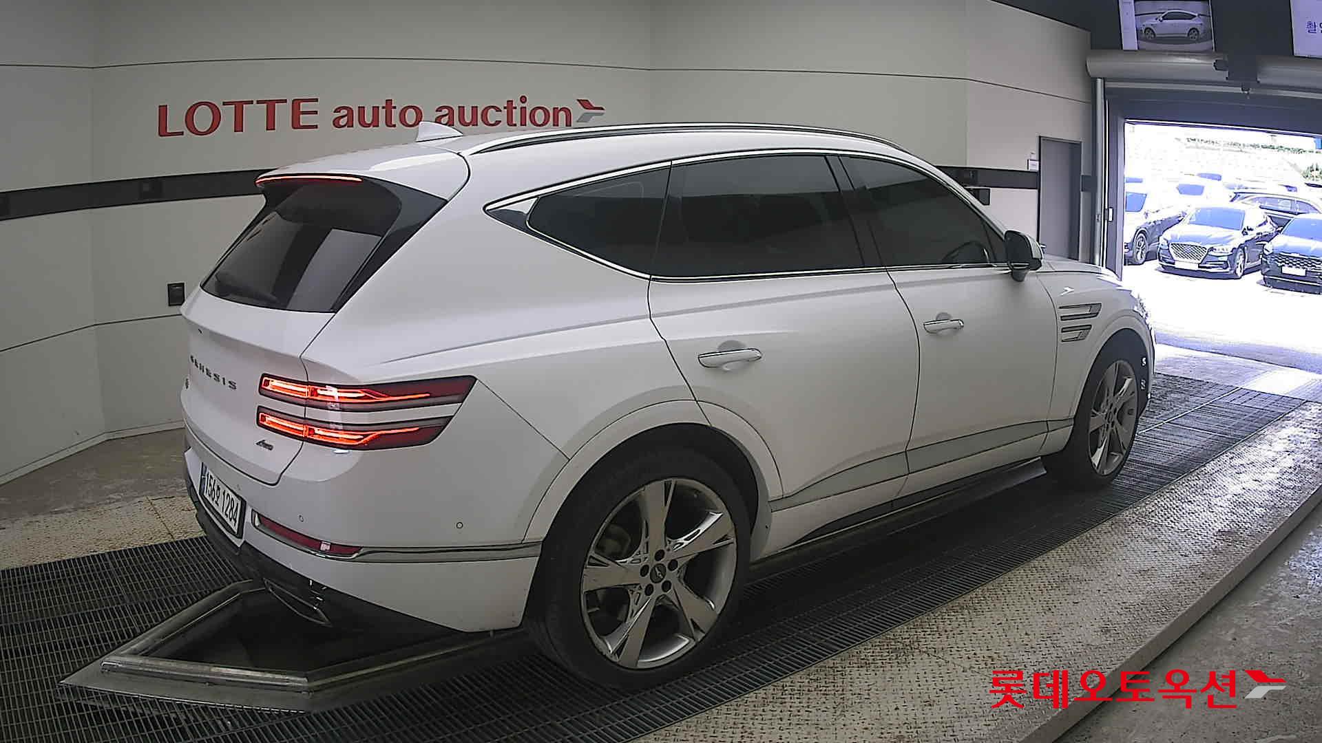 2021 - genesis gv80