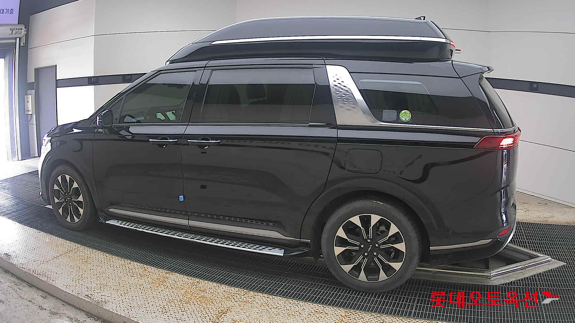2023 - kia carnival