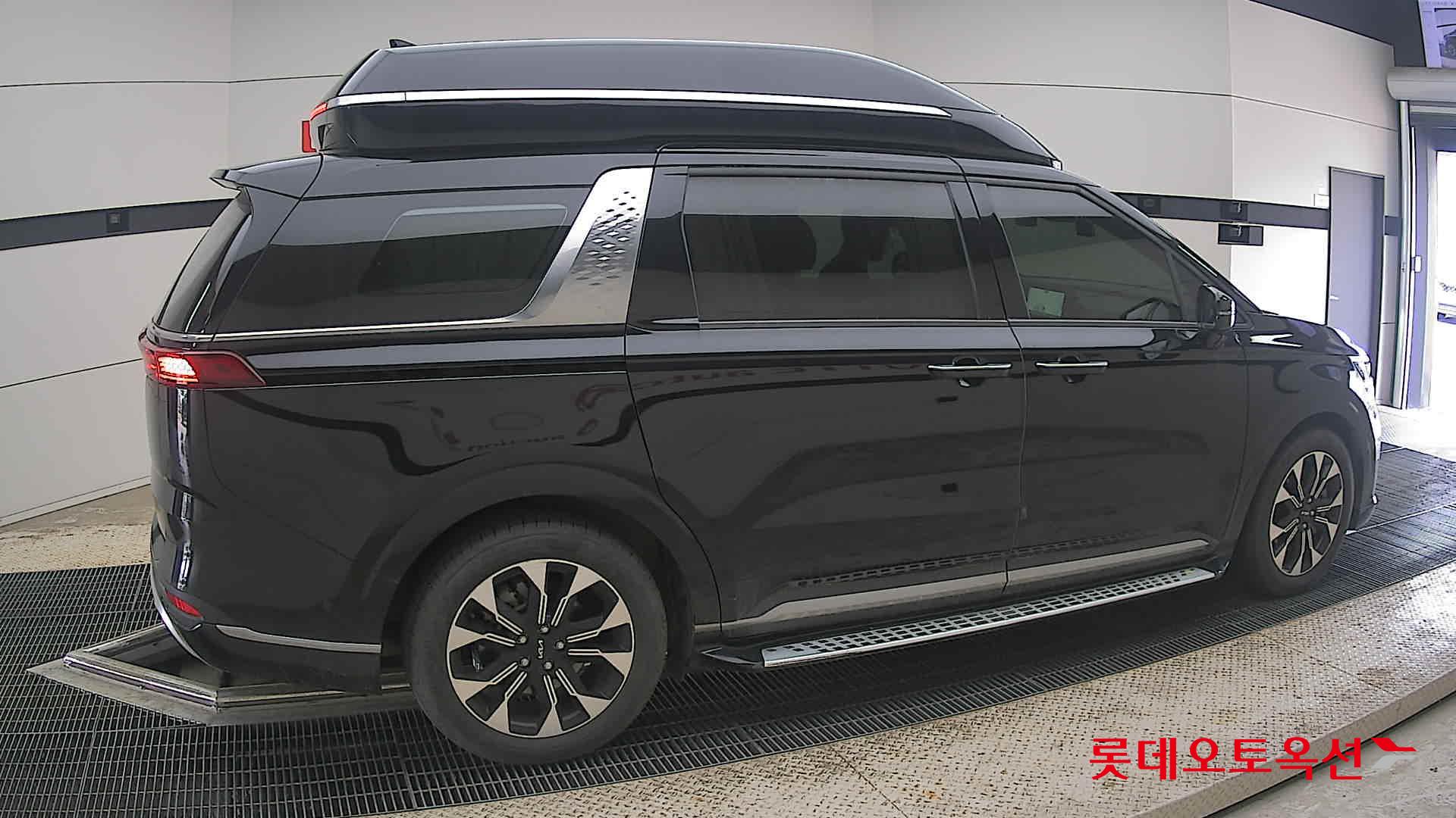 2023 - kia carnival