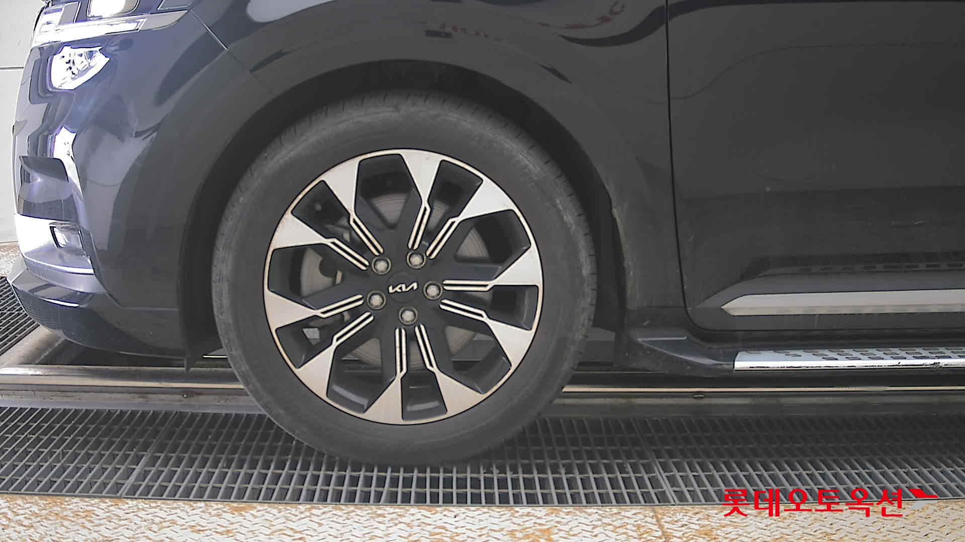 2023 - kia carnival