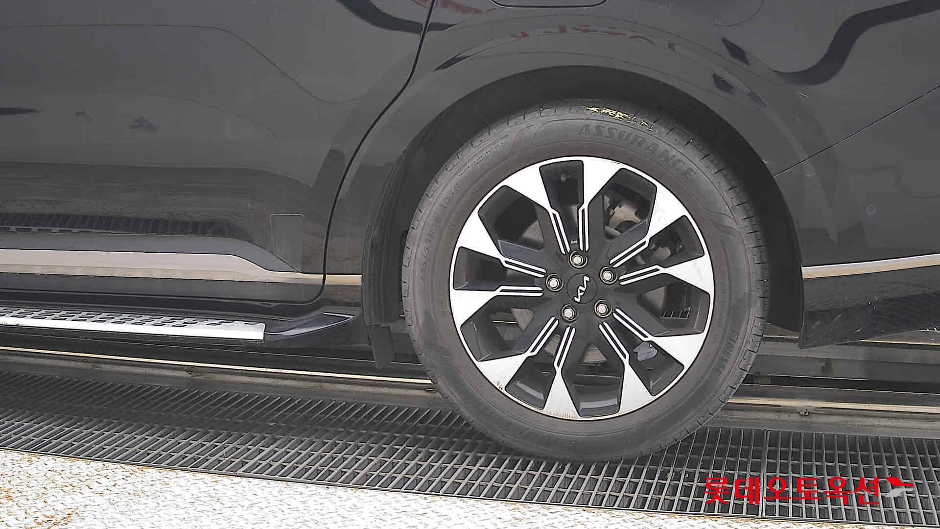 2023 - kia carnival
