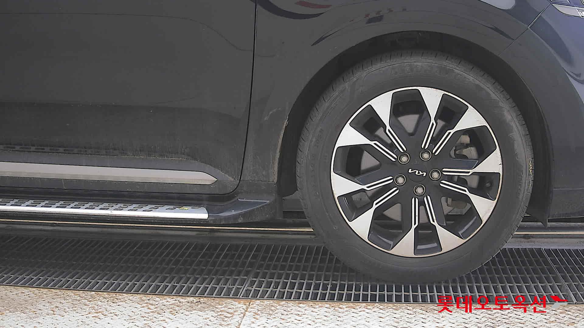 2023 - kia carnival