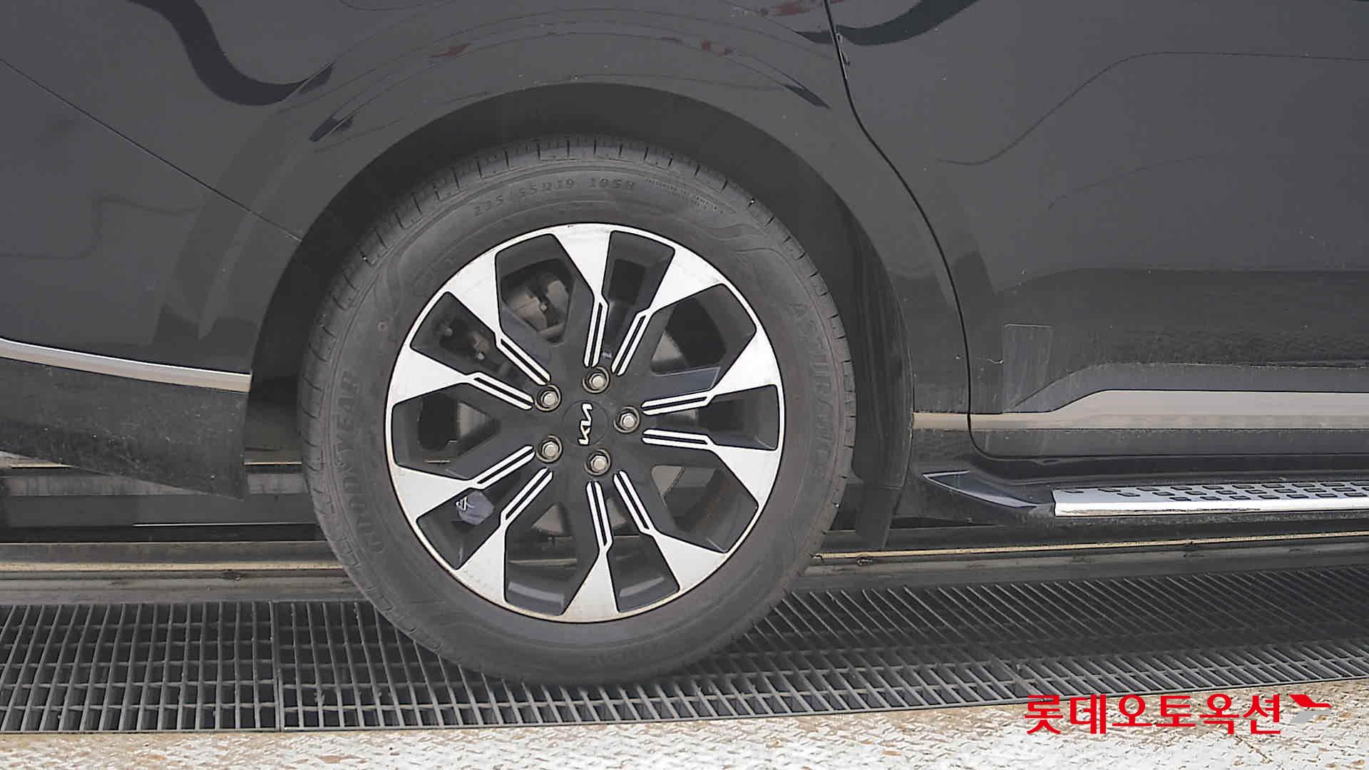 2023 - kia carnival