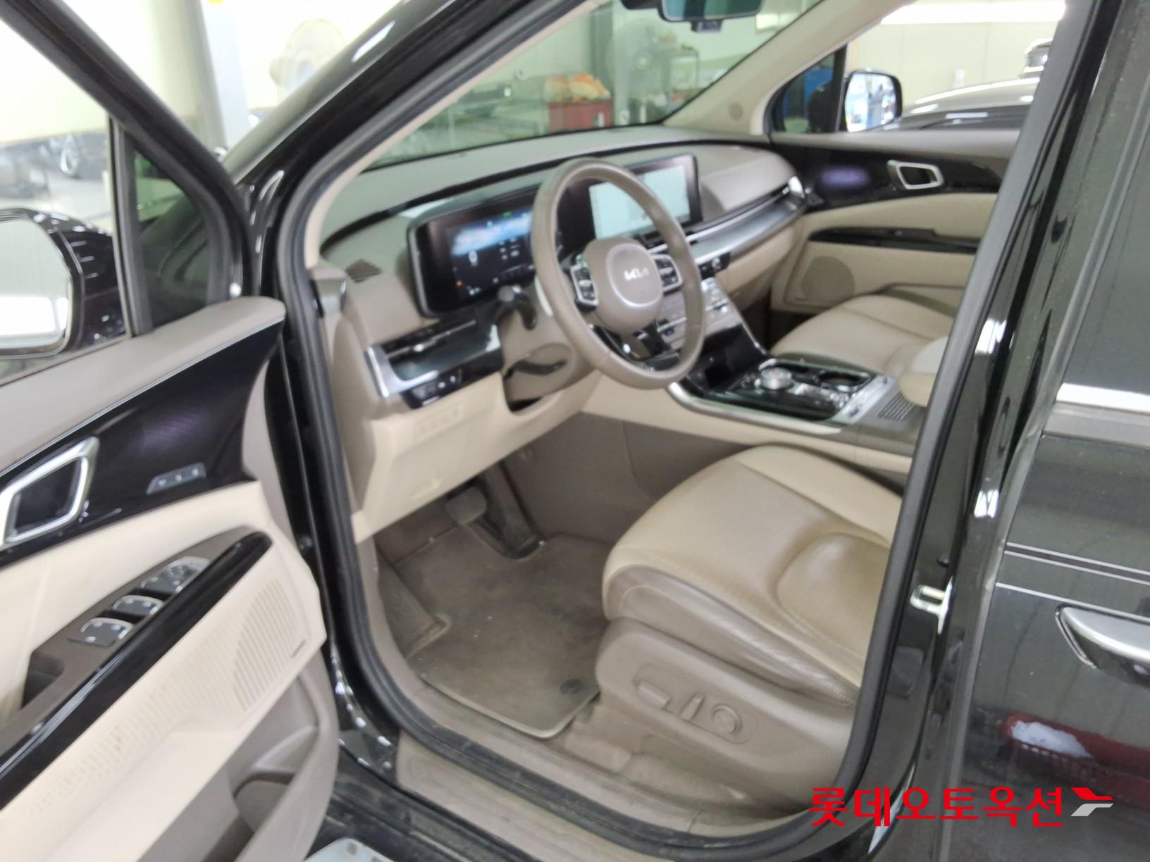 2023 - kia carnival