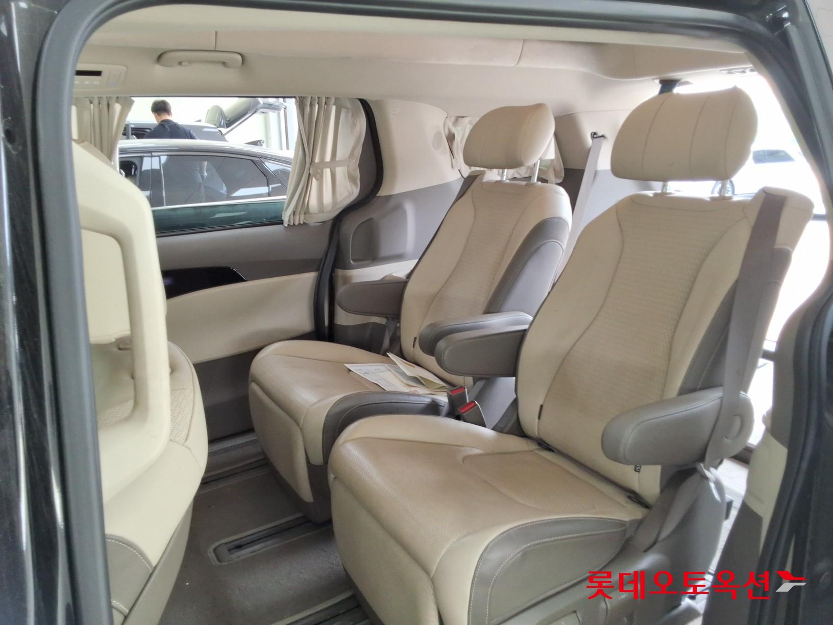 2023 - kia carnival