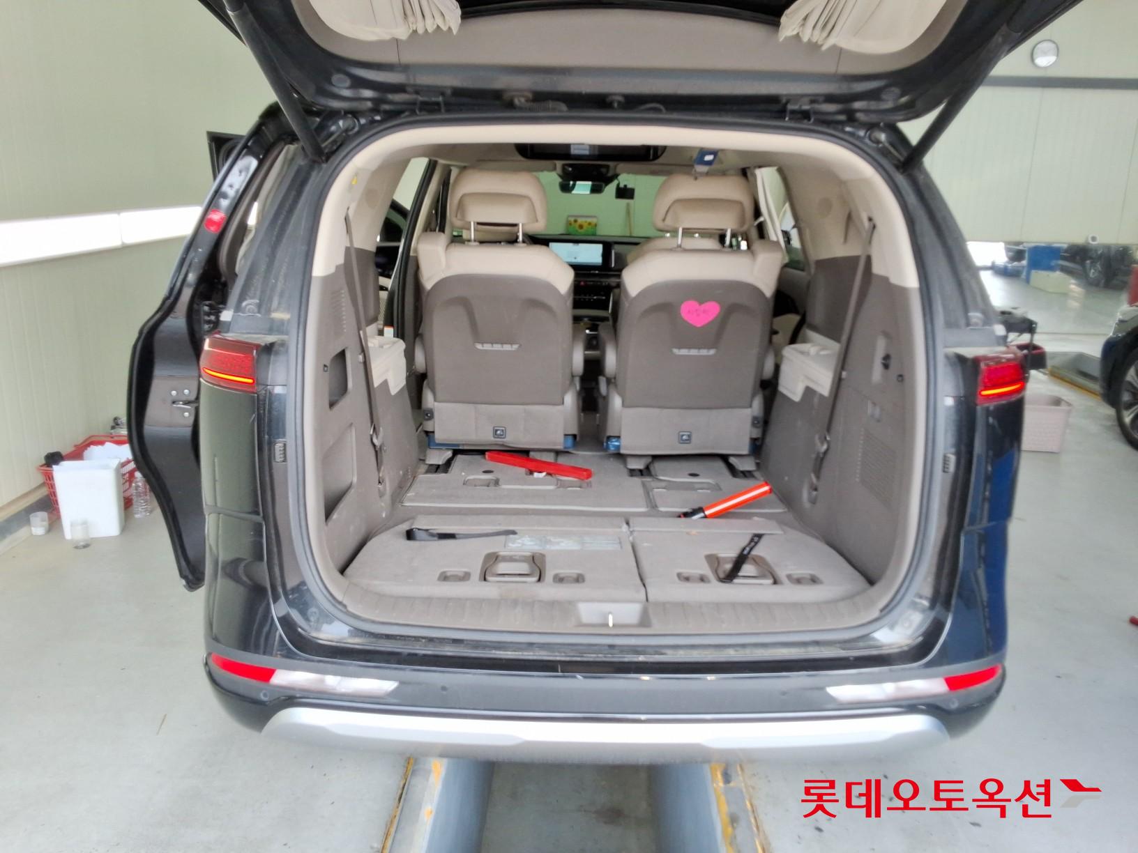 2023 - kia carnival