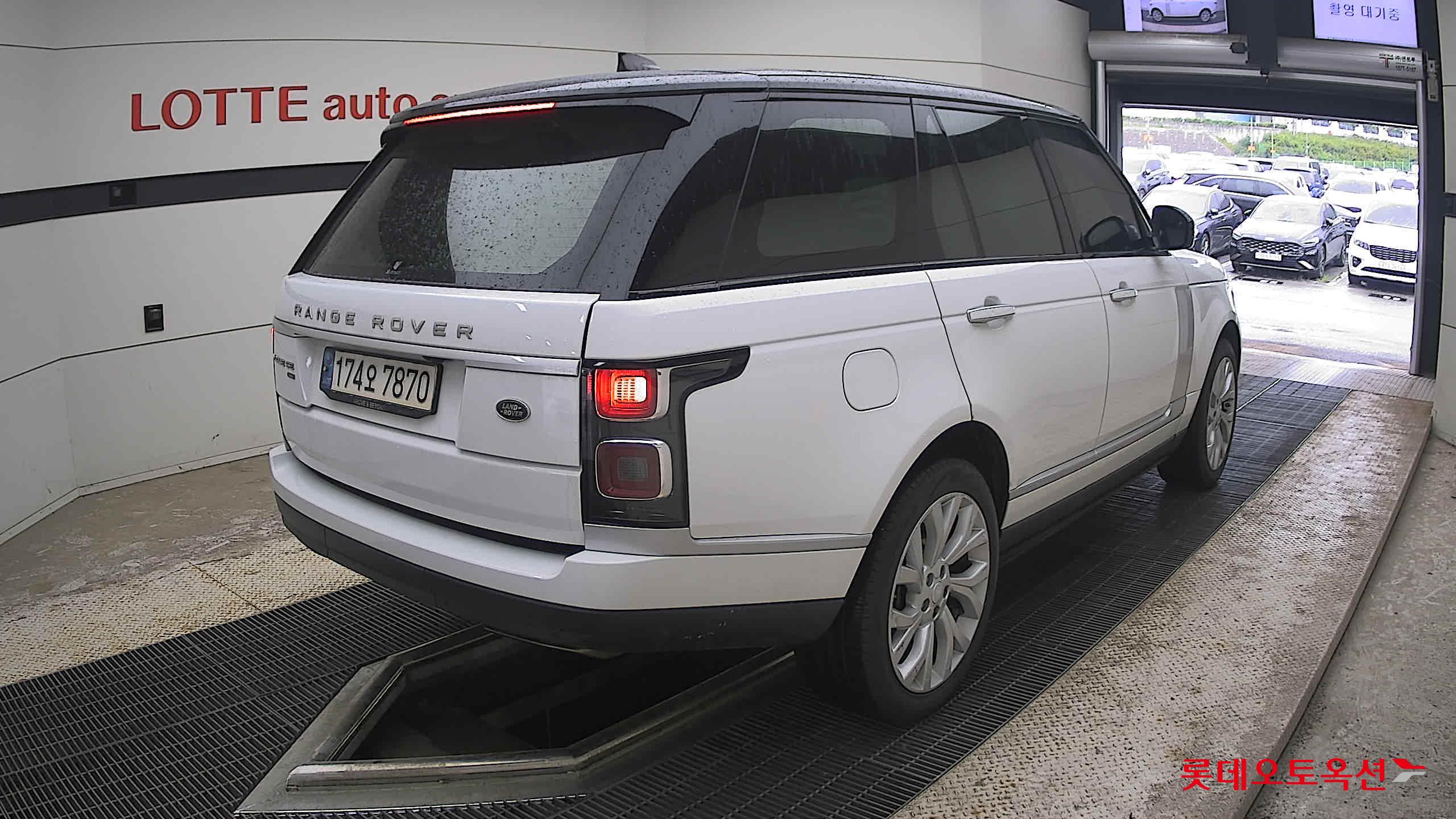 2021 - land rover range rover