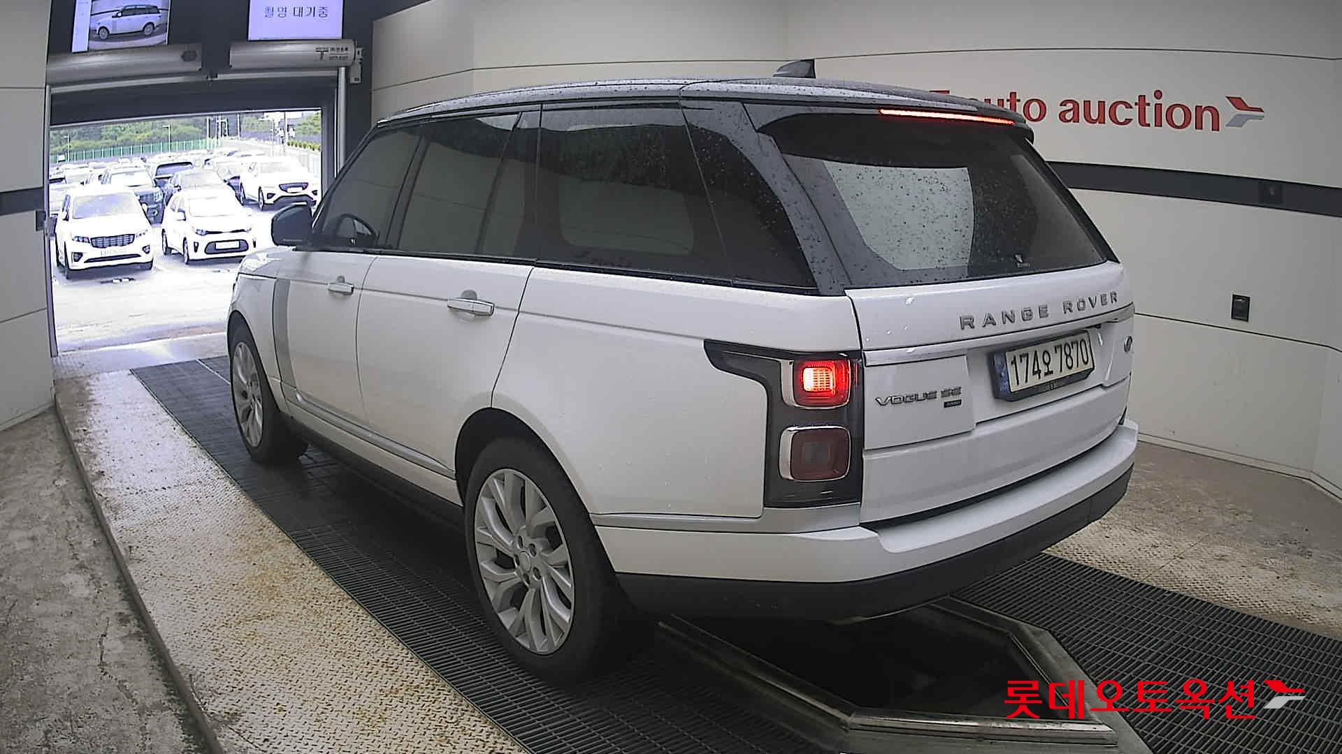 2021 - land rover range rover