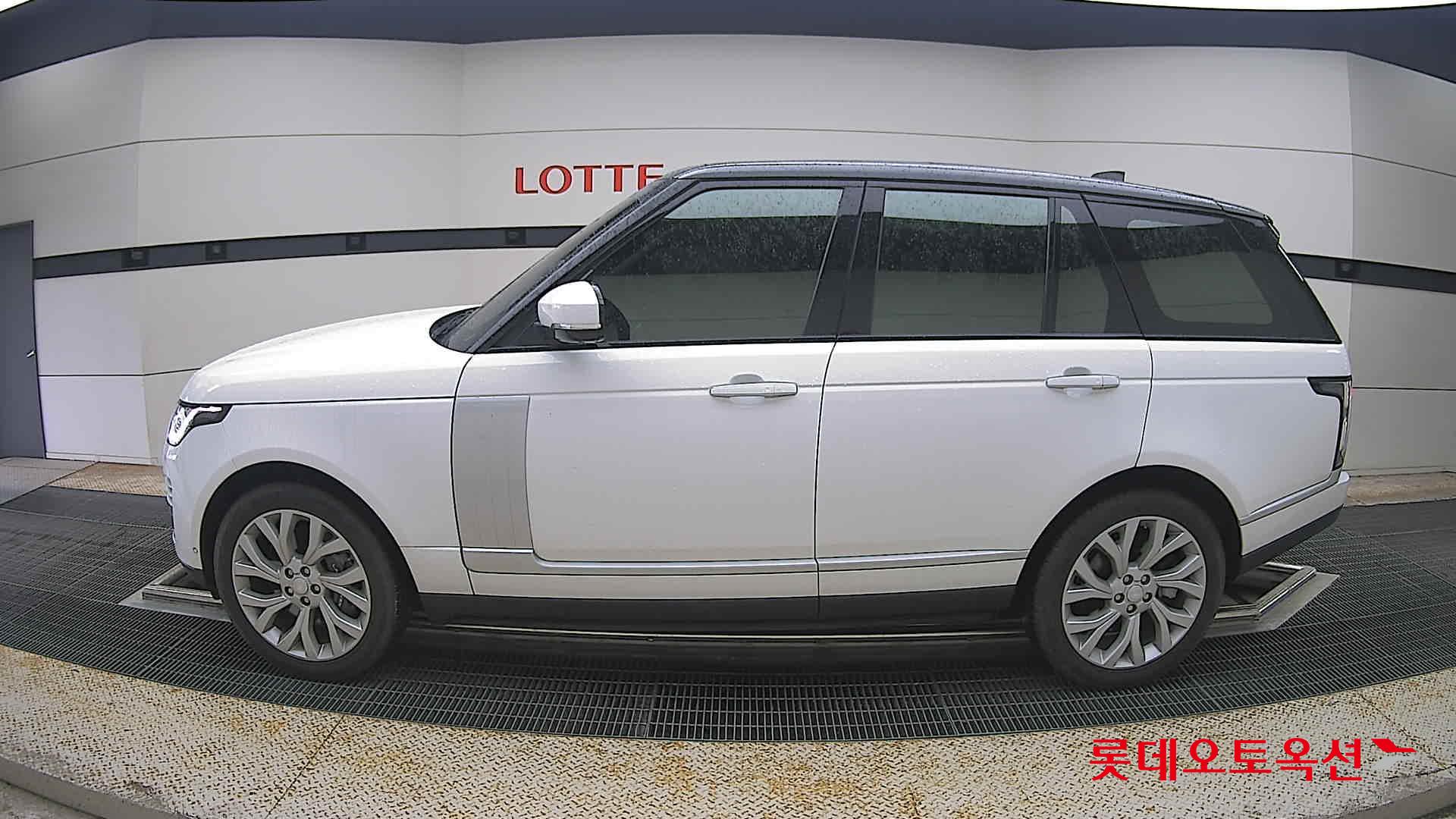 2021 - land rover range rover