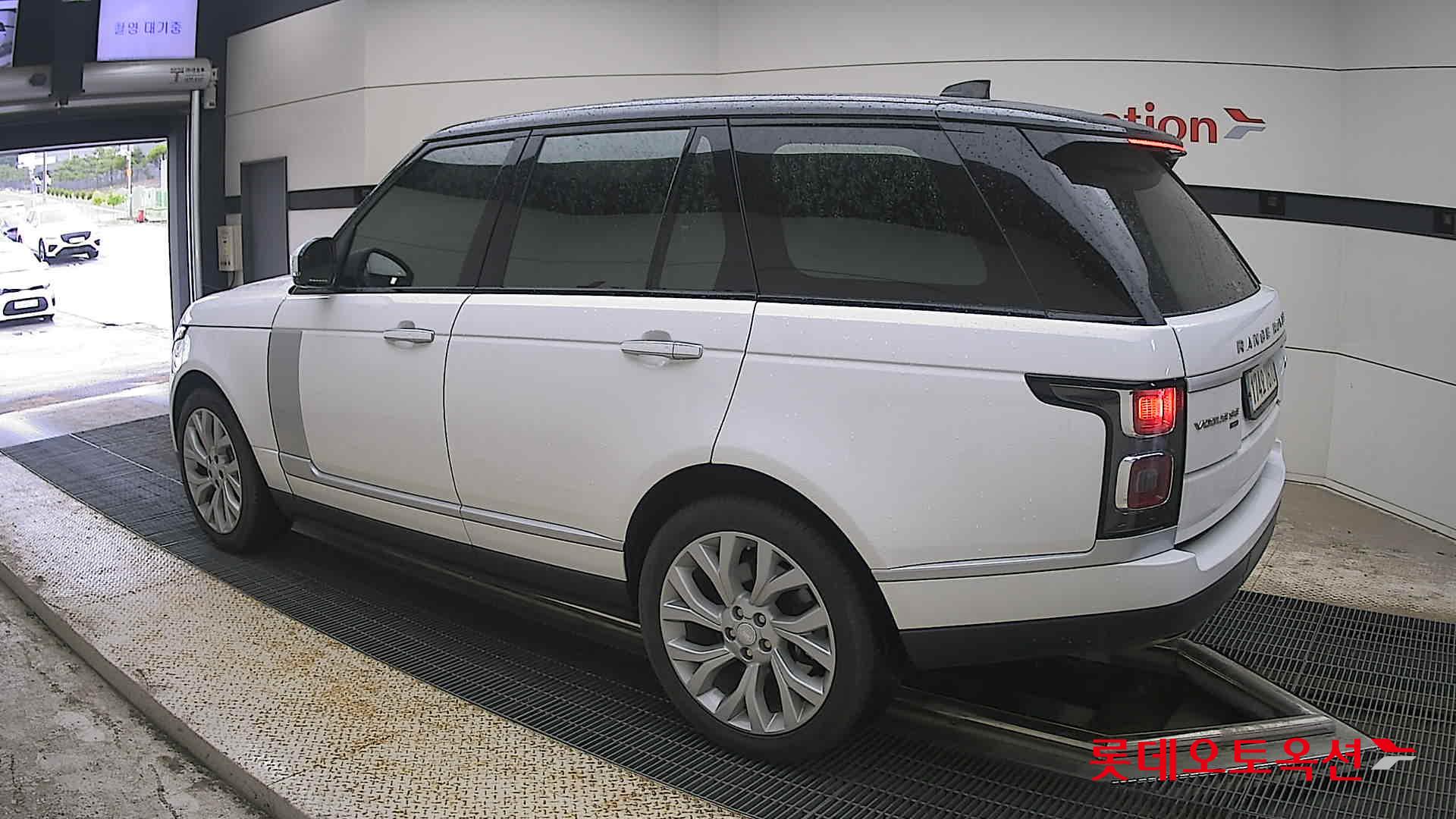 2021 - land rover range rover