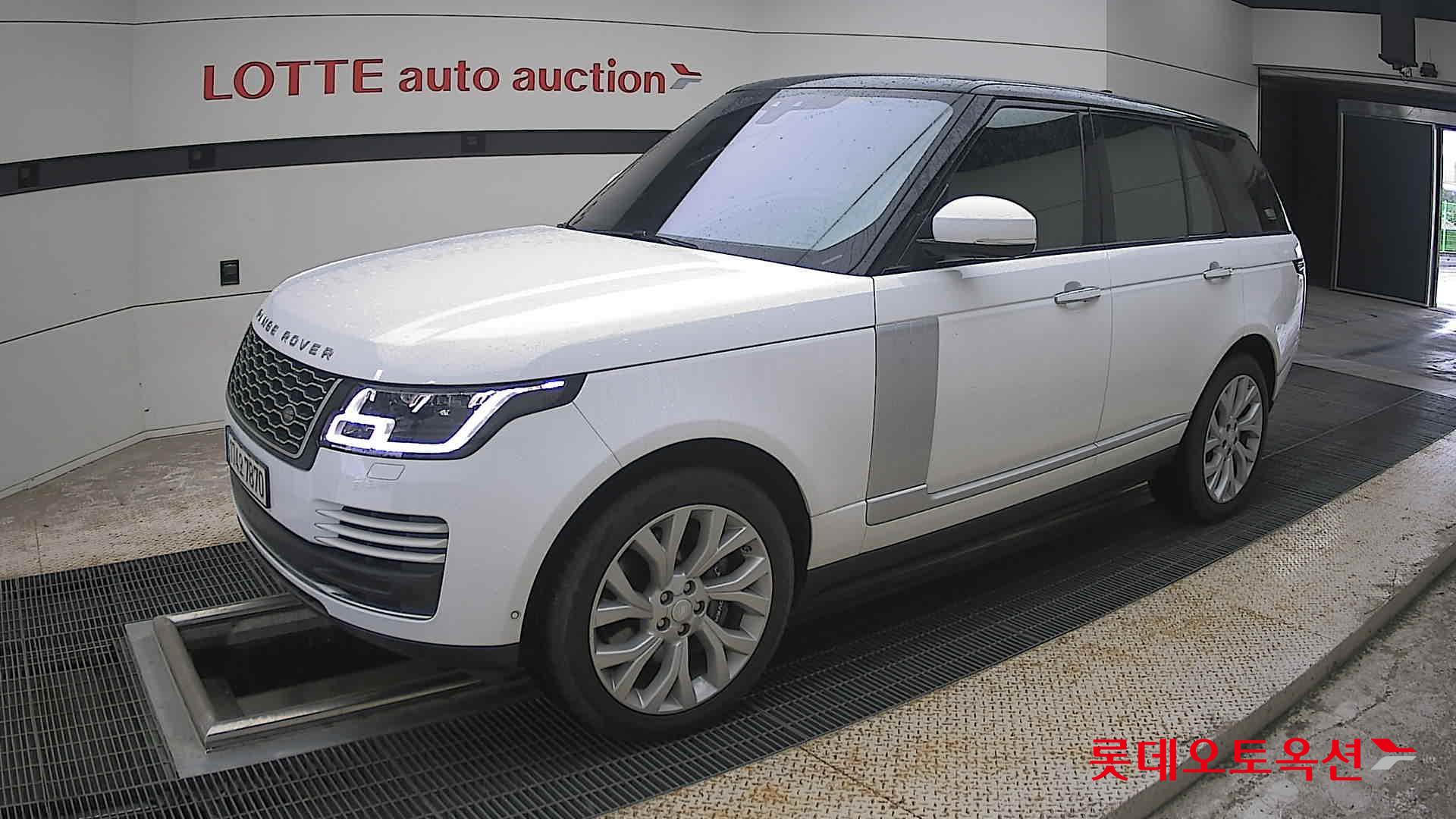 2021 - land rover range rover