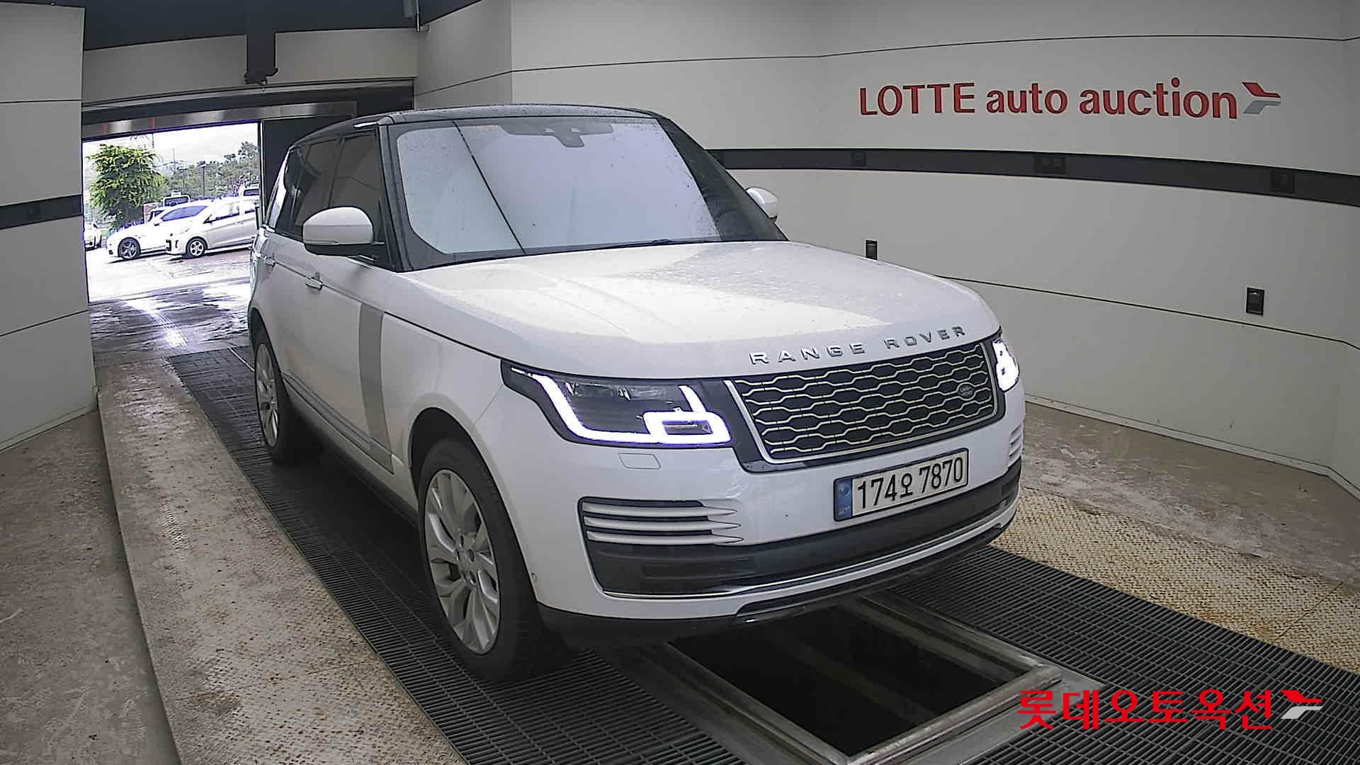 2021 - land rover range rover