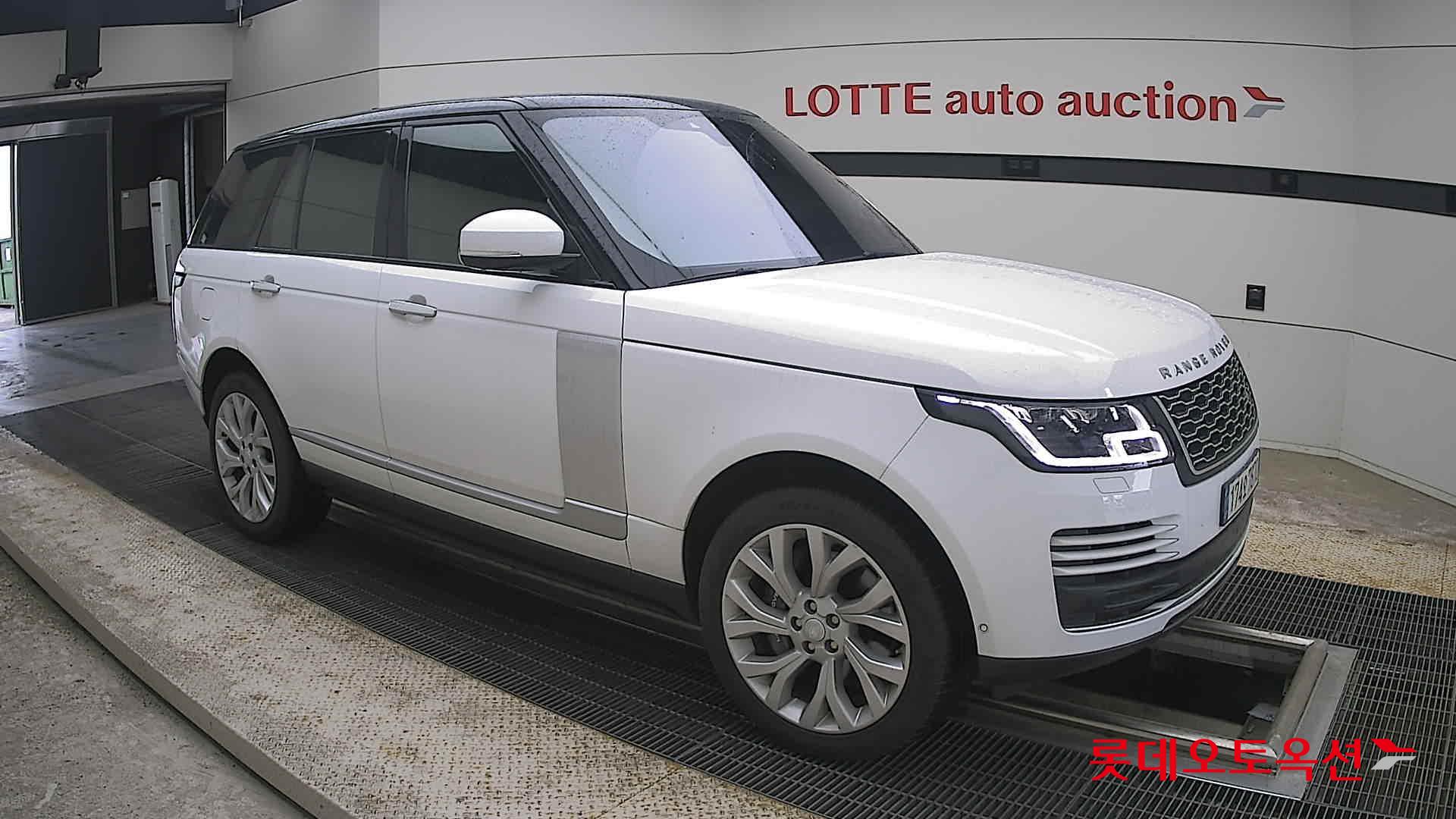 2021 - land rover range rover