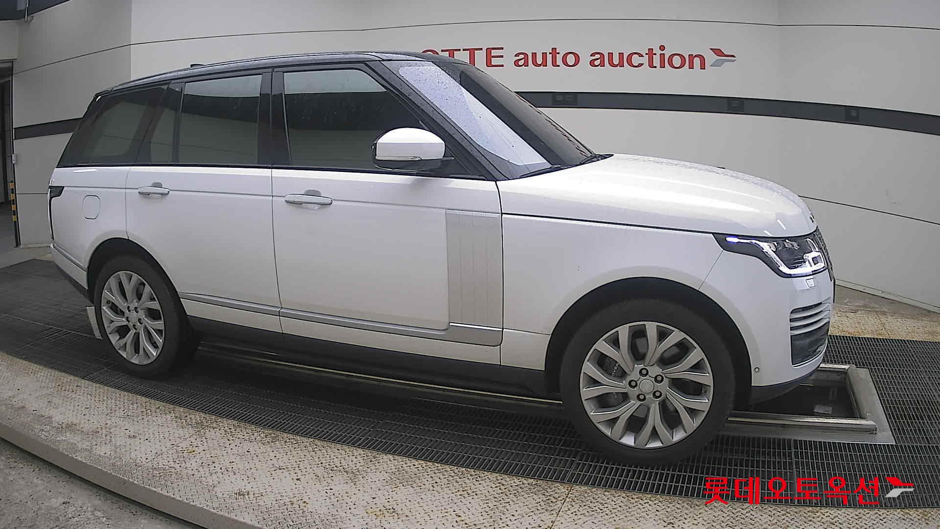 2021 - land rover range rover