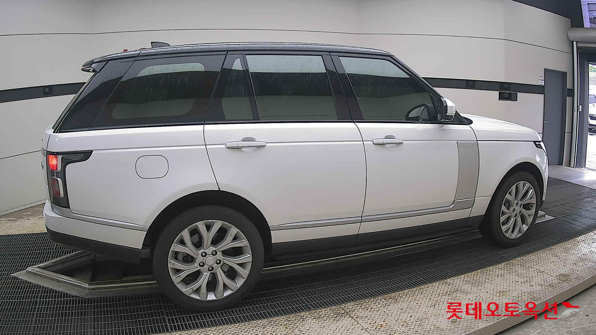 2021 - land rover range rover