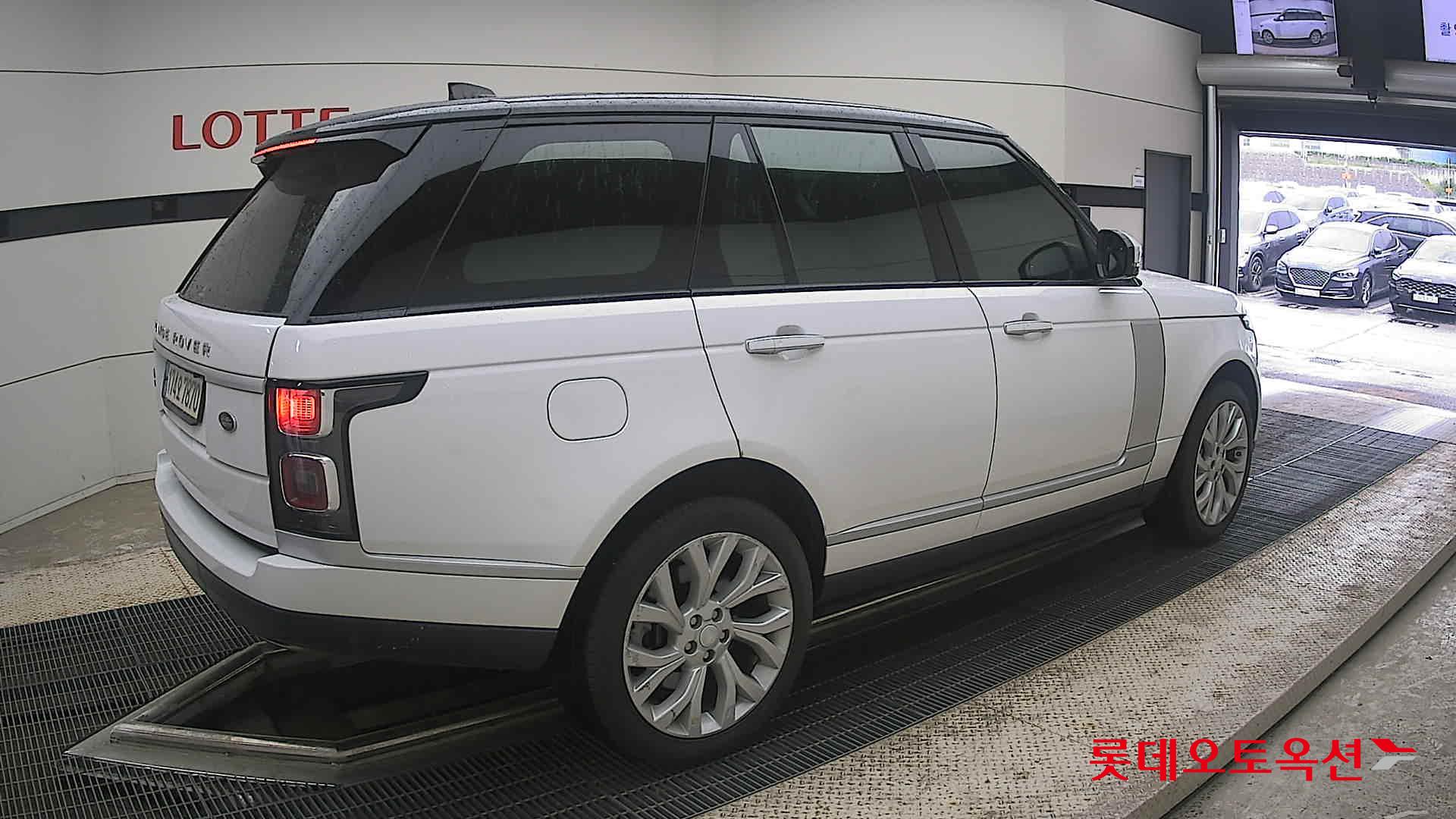 2021 - land rover range rover