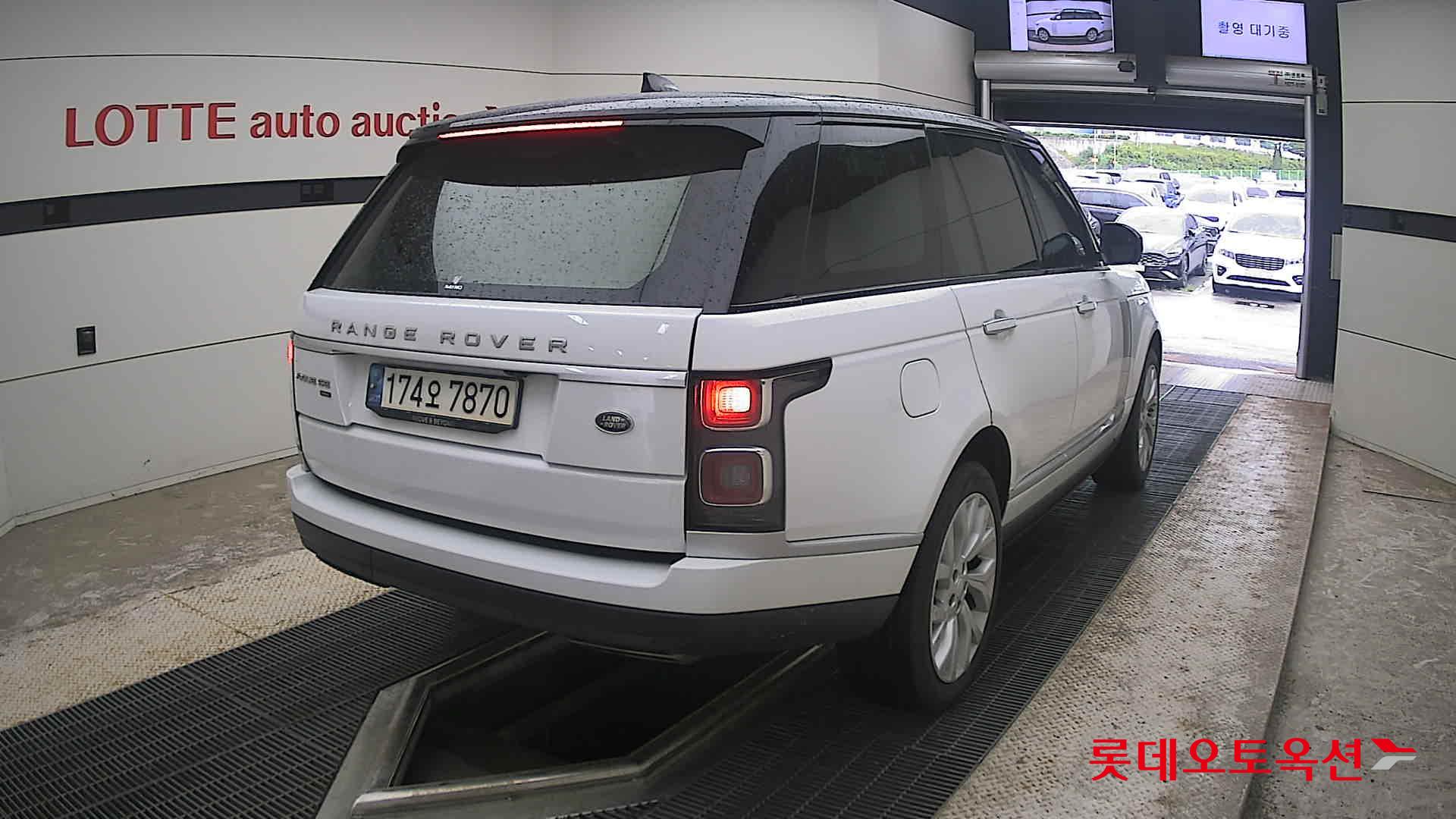2021 - land rover range rover