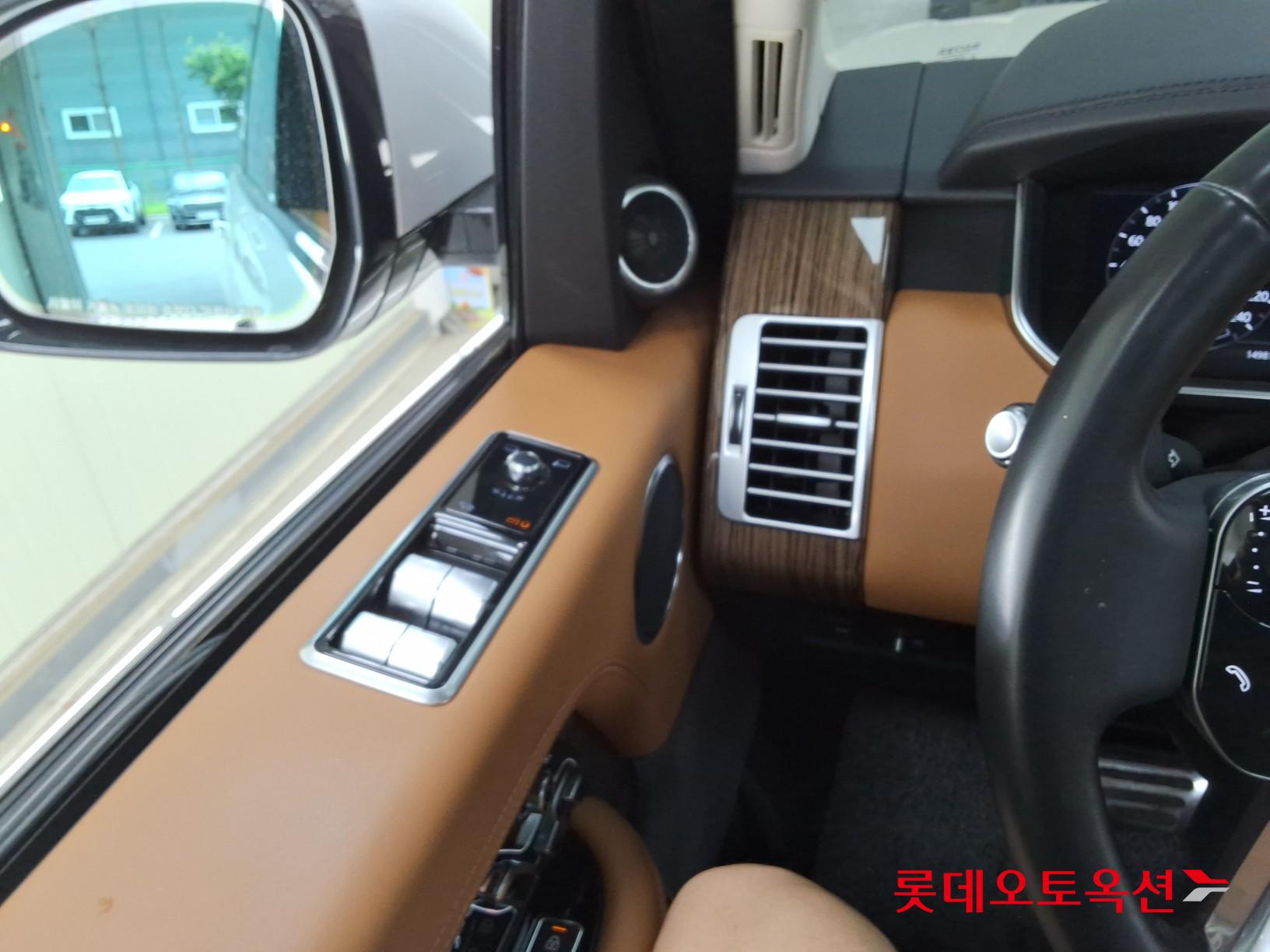 2021 - land rover range rover