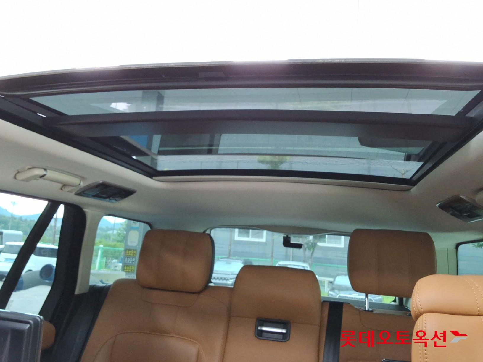 2021 - land rover range rover