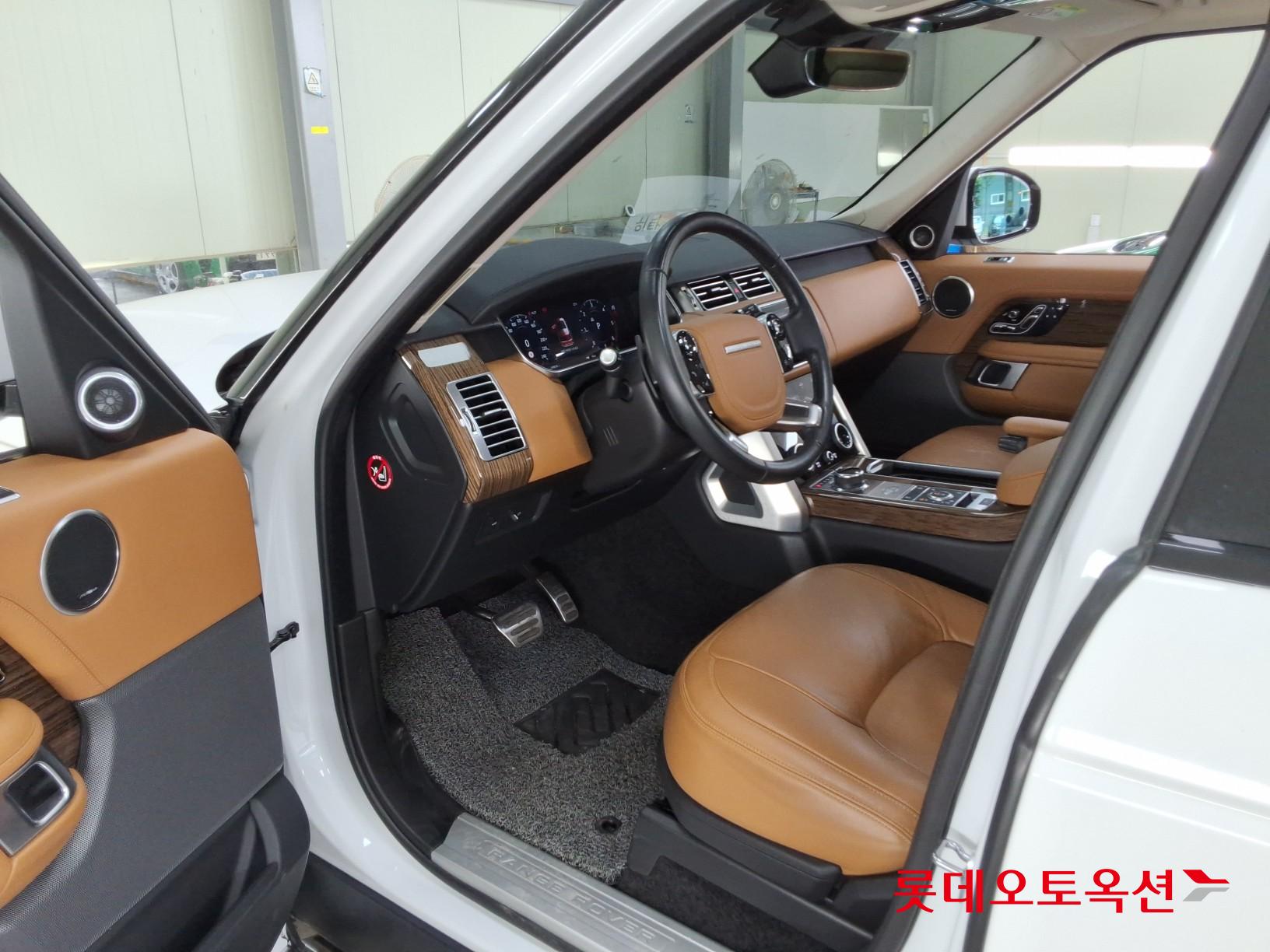 2021 - land rover range rover