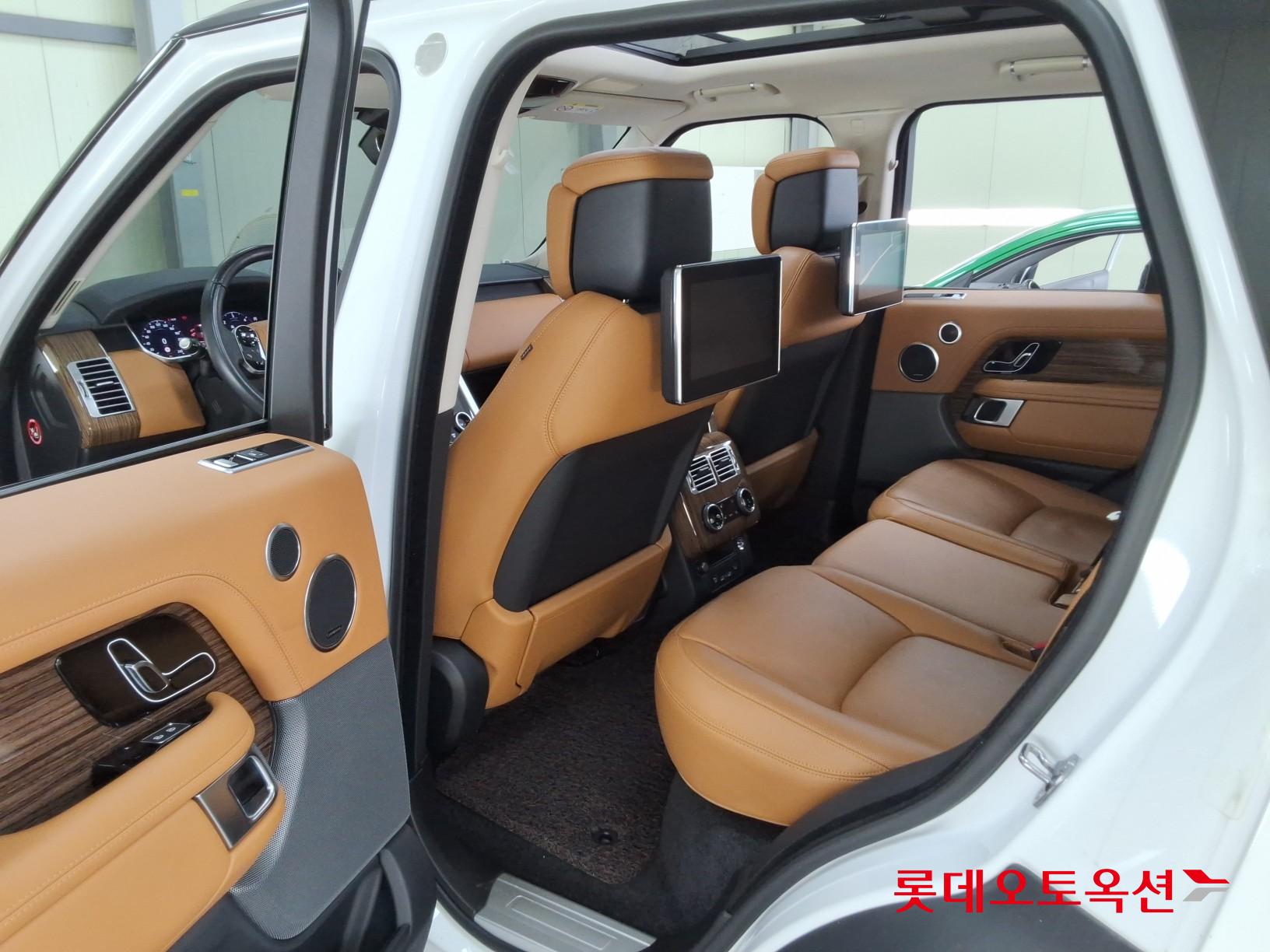 2021 - land rover range rover