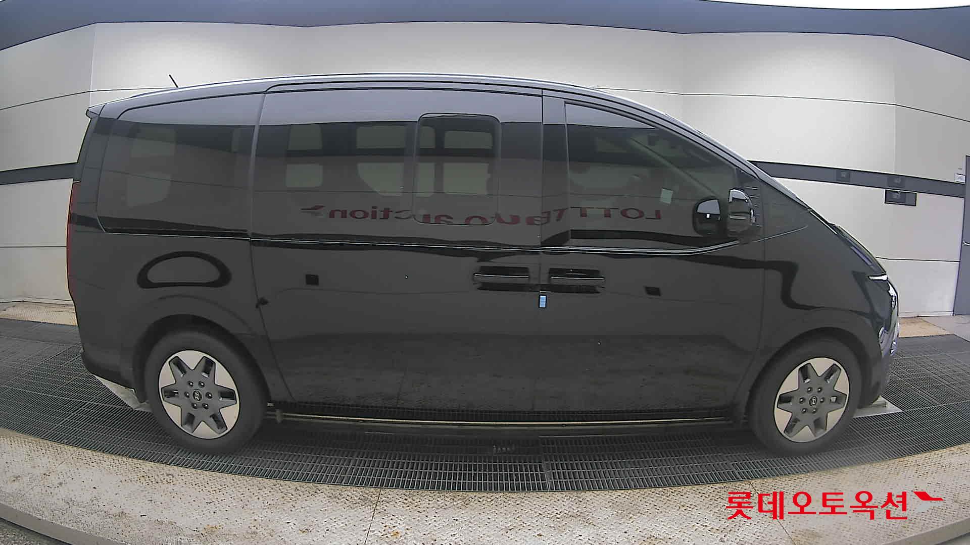 2025 - hyundai staria