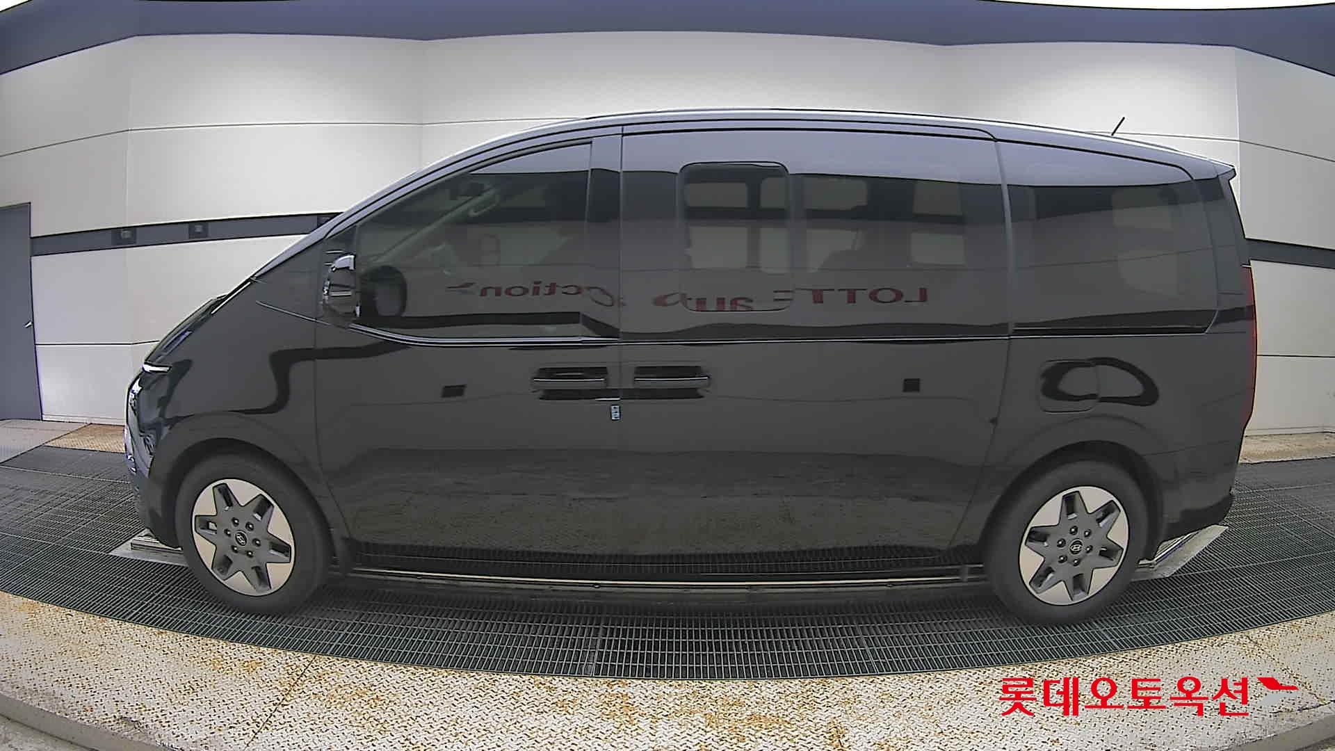 2025 - hyundai staria