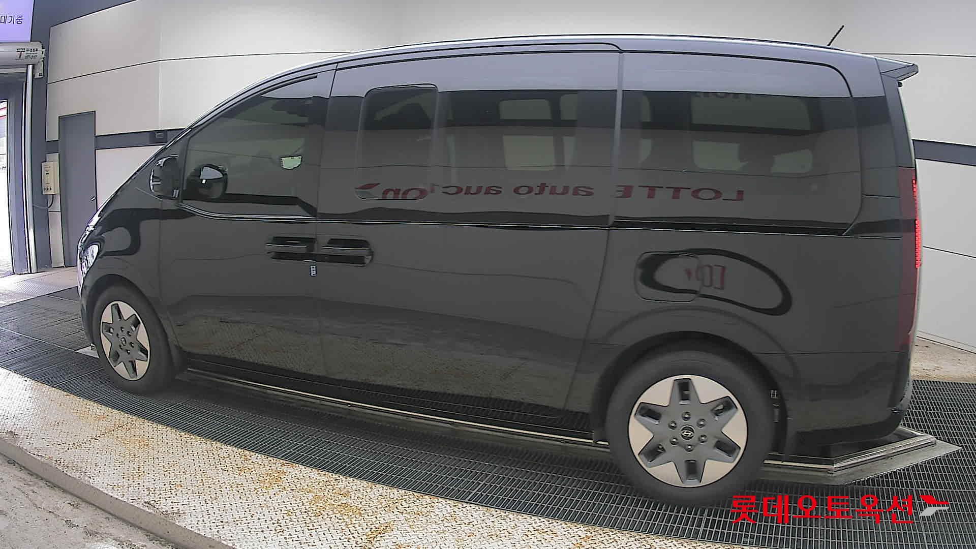 2025 - hyundai staria