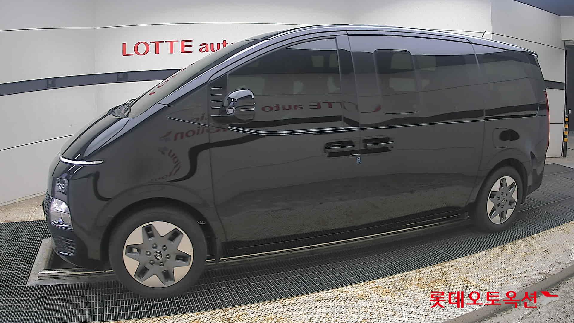 2025 - hyundai staria