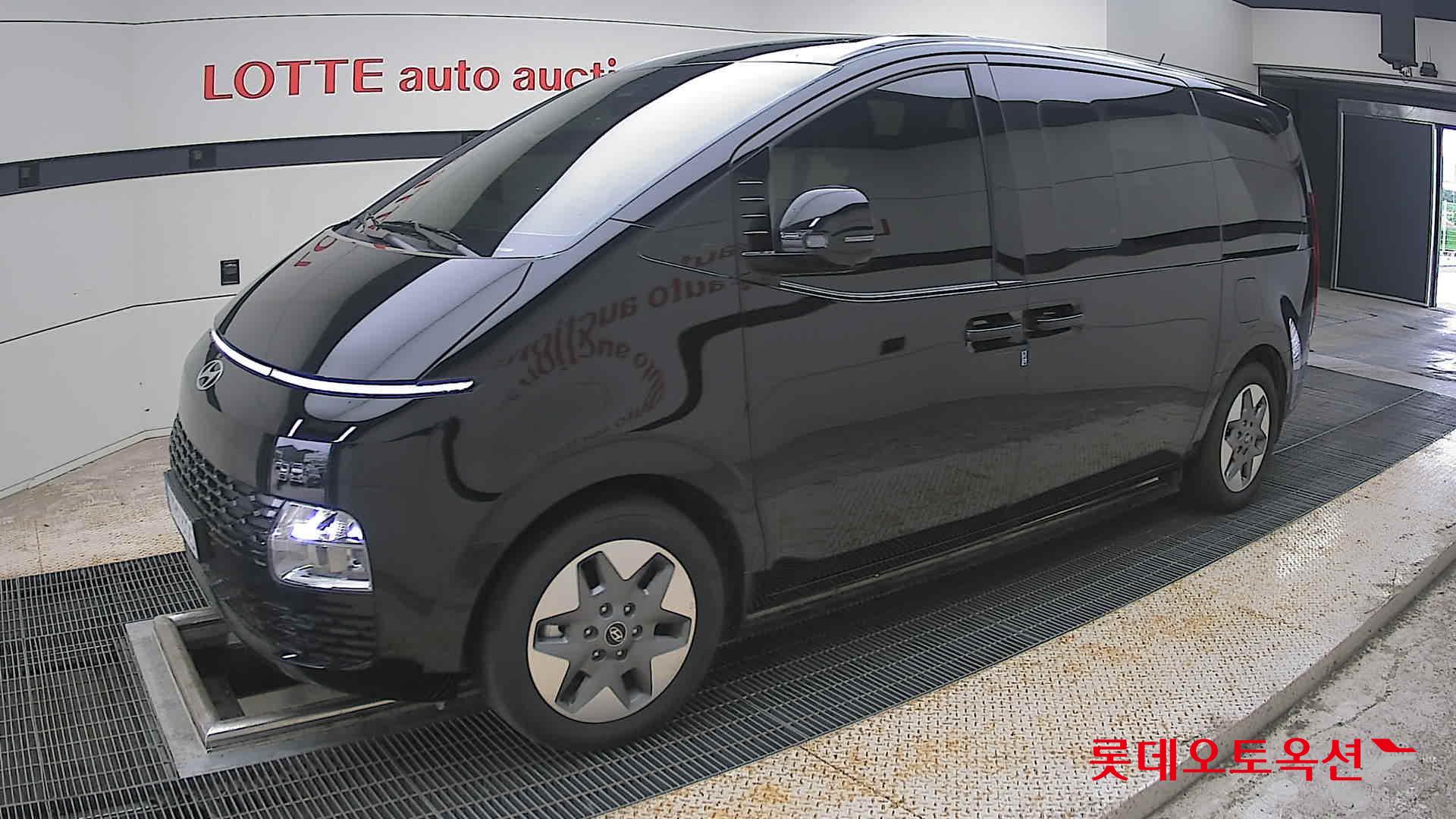 2025 - hyundai staria