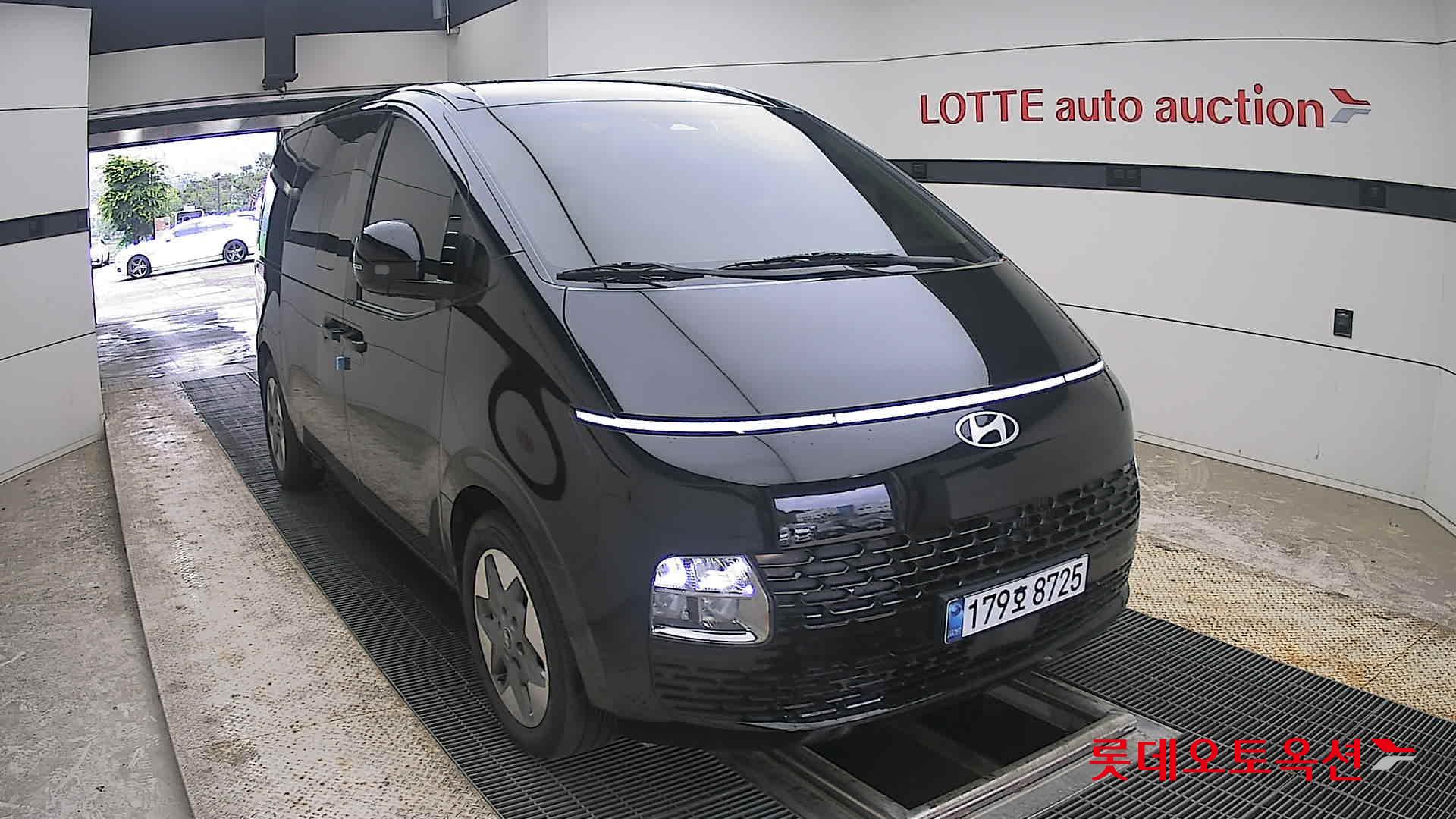 2025 - hyundai staria