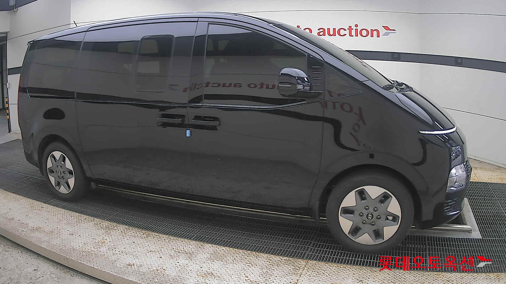 2025 - hyundai staria