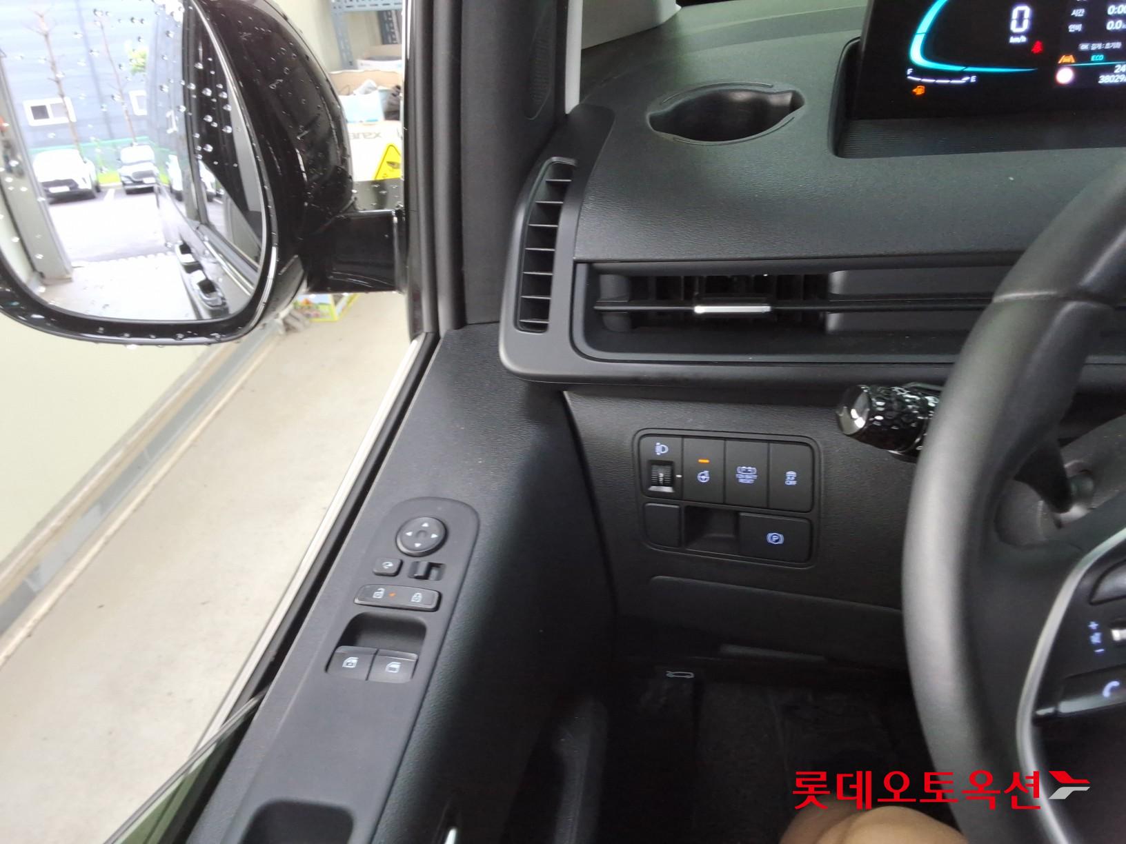 2025 - hyundai staria