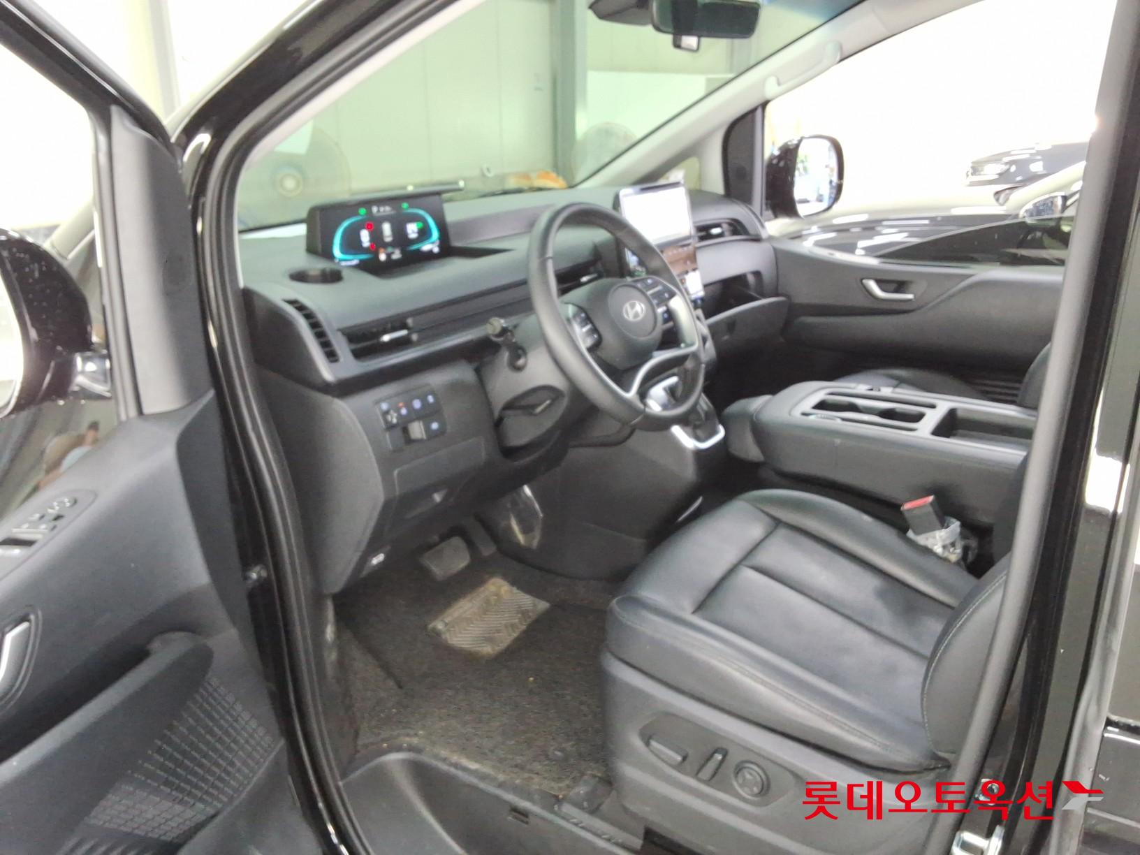 2025 - hyundai staria