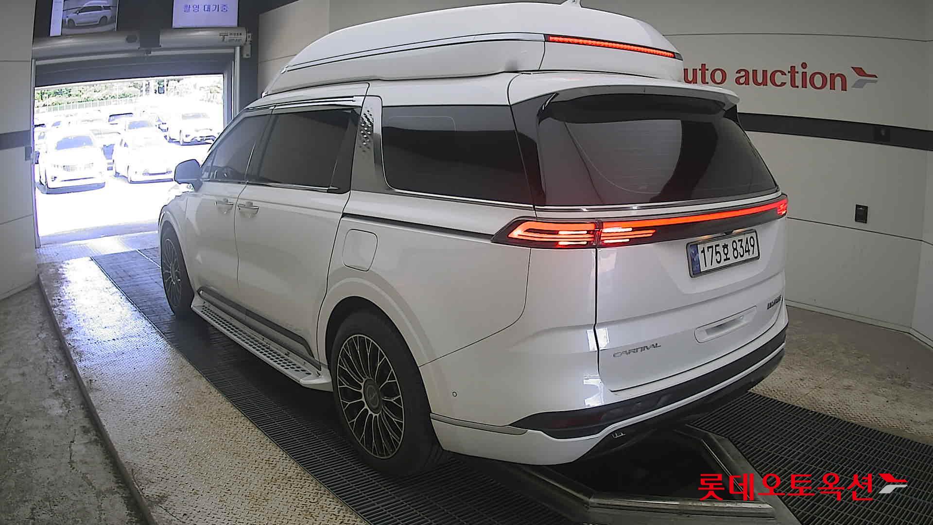 2023 - kia carnival