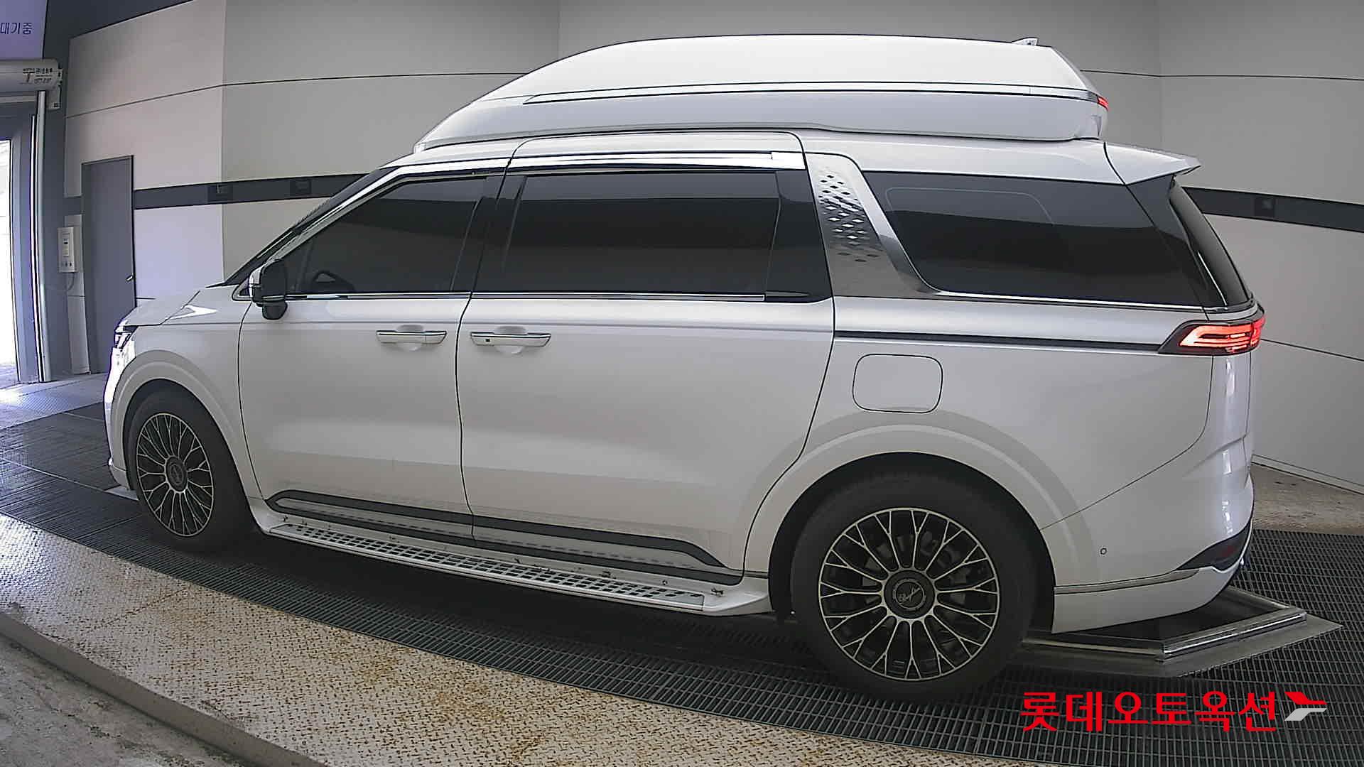2023 - kia carnival