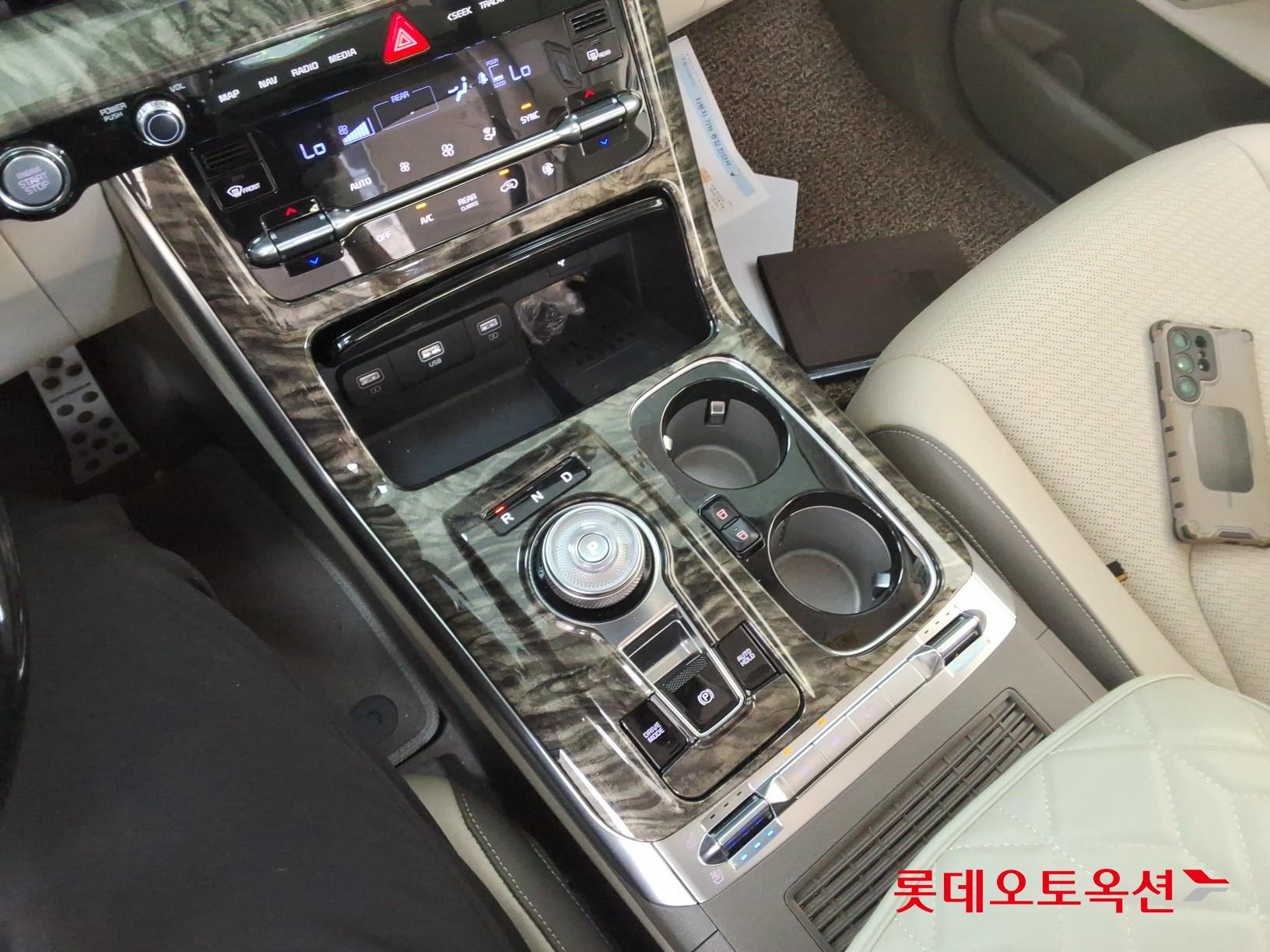 2023 - kia carnival