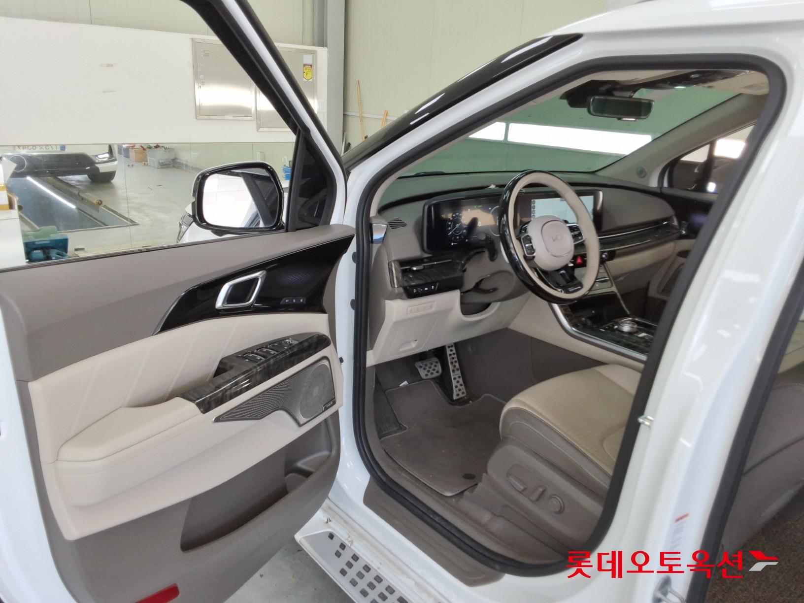 2023 - kia carnival