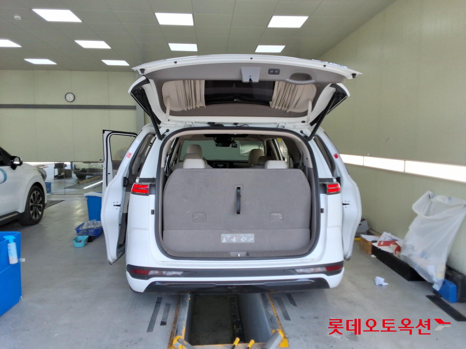 2023 - kia carnival
