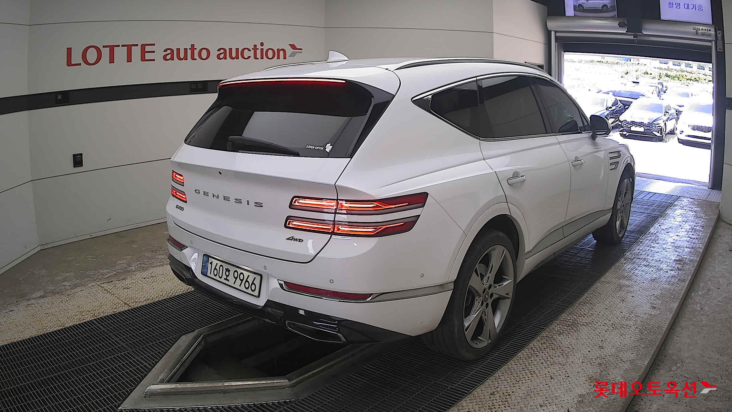 2021 - genesis gv80